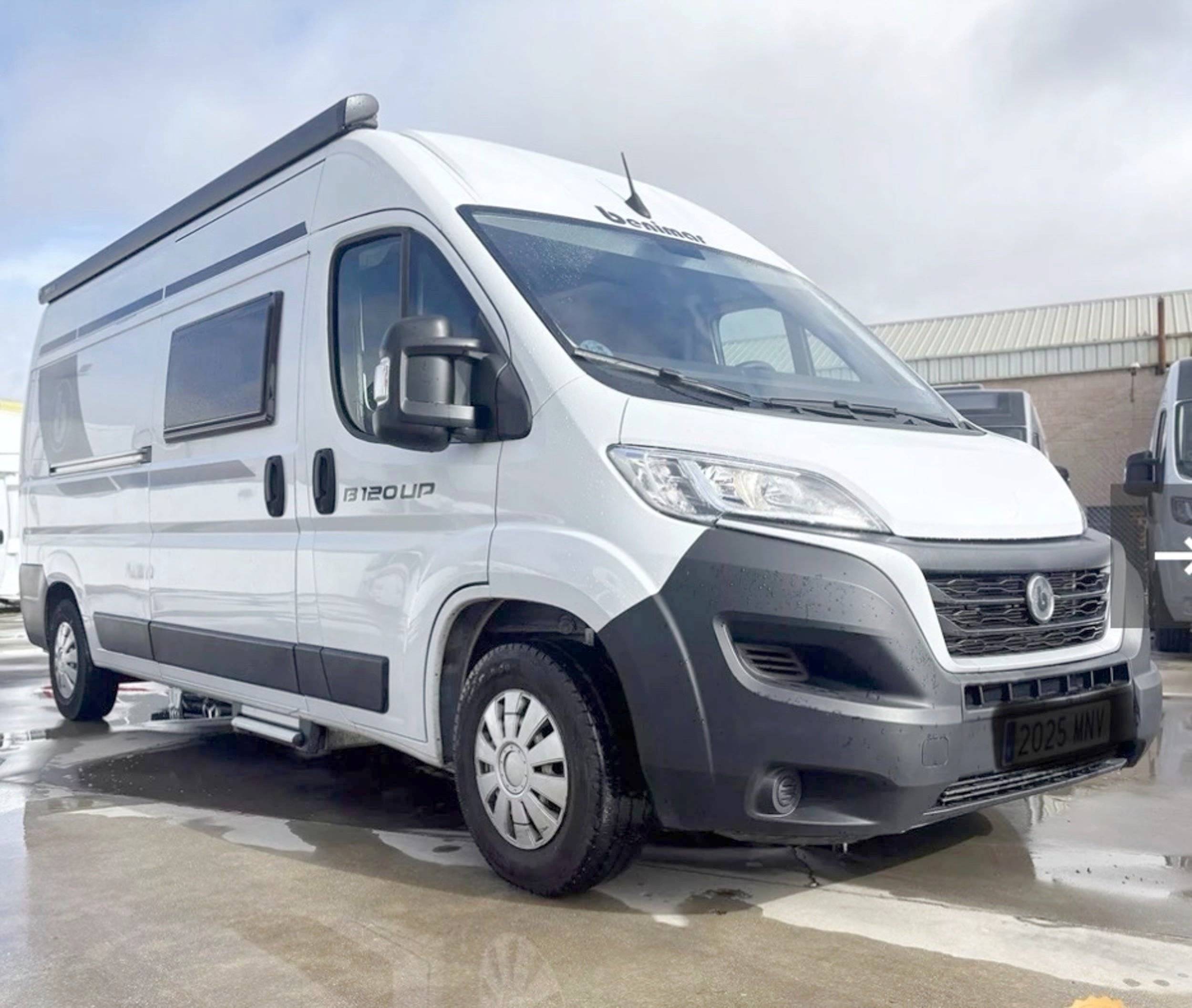 Vista de 3/4 Fiat Ducato 2,2 l Multijet 130 ch. - Yescapa