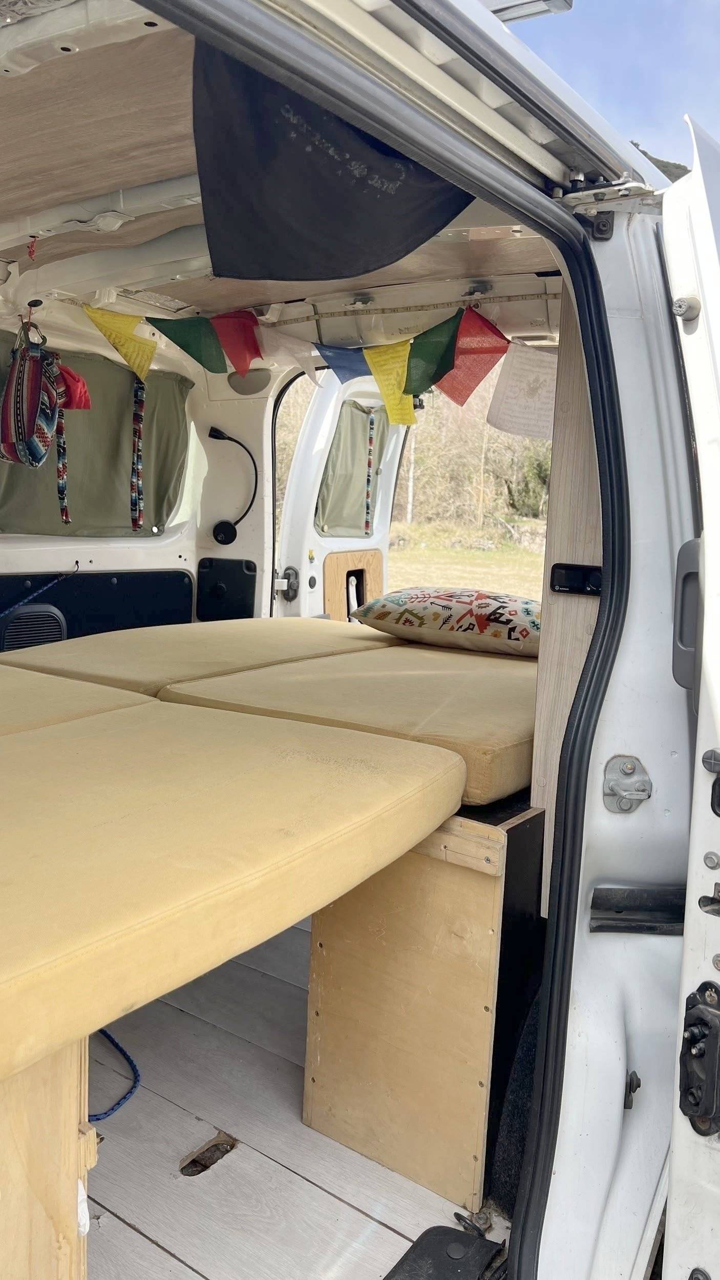 Couchages Nissan NV200 - Yescapa