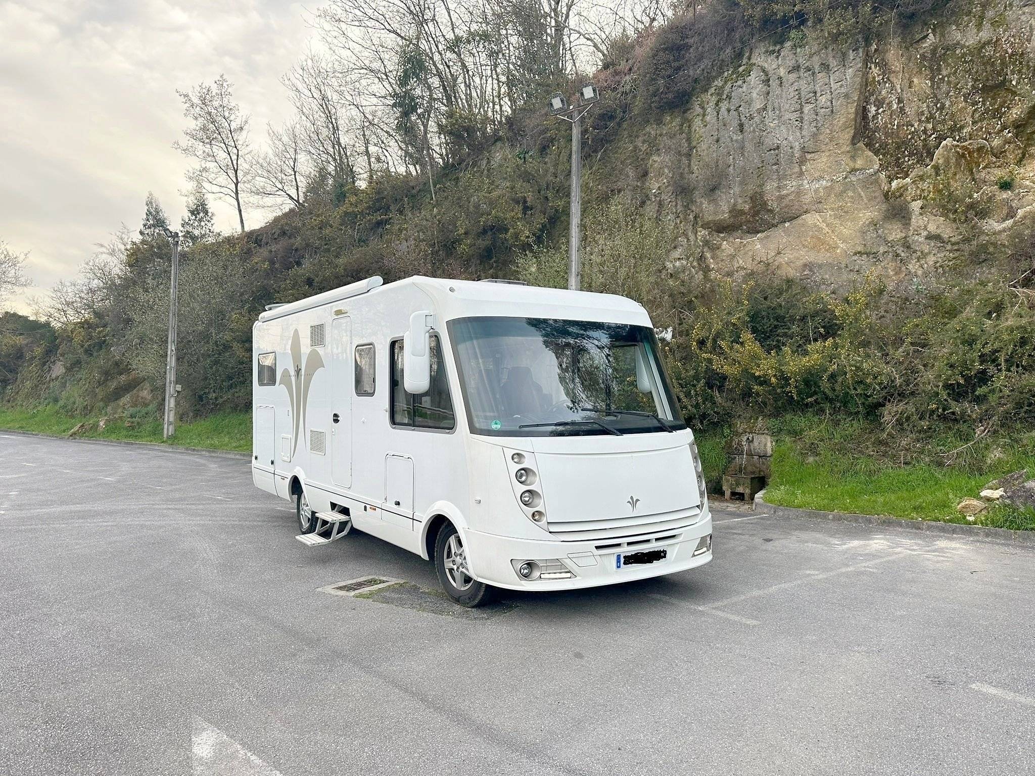 Vue avant de 3/4 Fiat Ducato 3,0 l 177 ch/Al-Ko - Yescapa