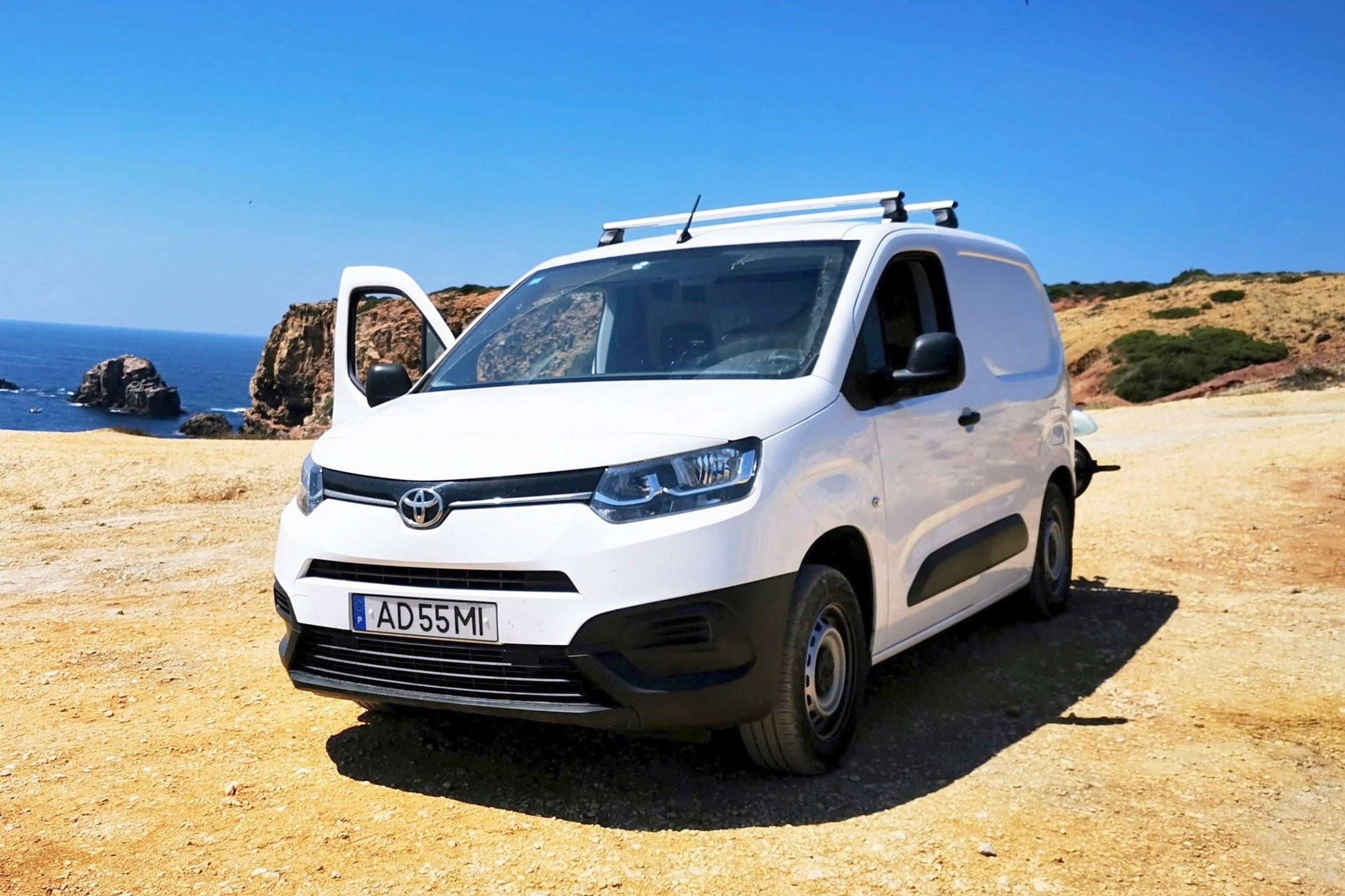 Front view from 3/4 Toyota - Yescapa