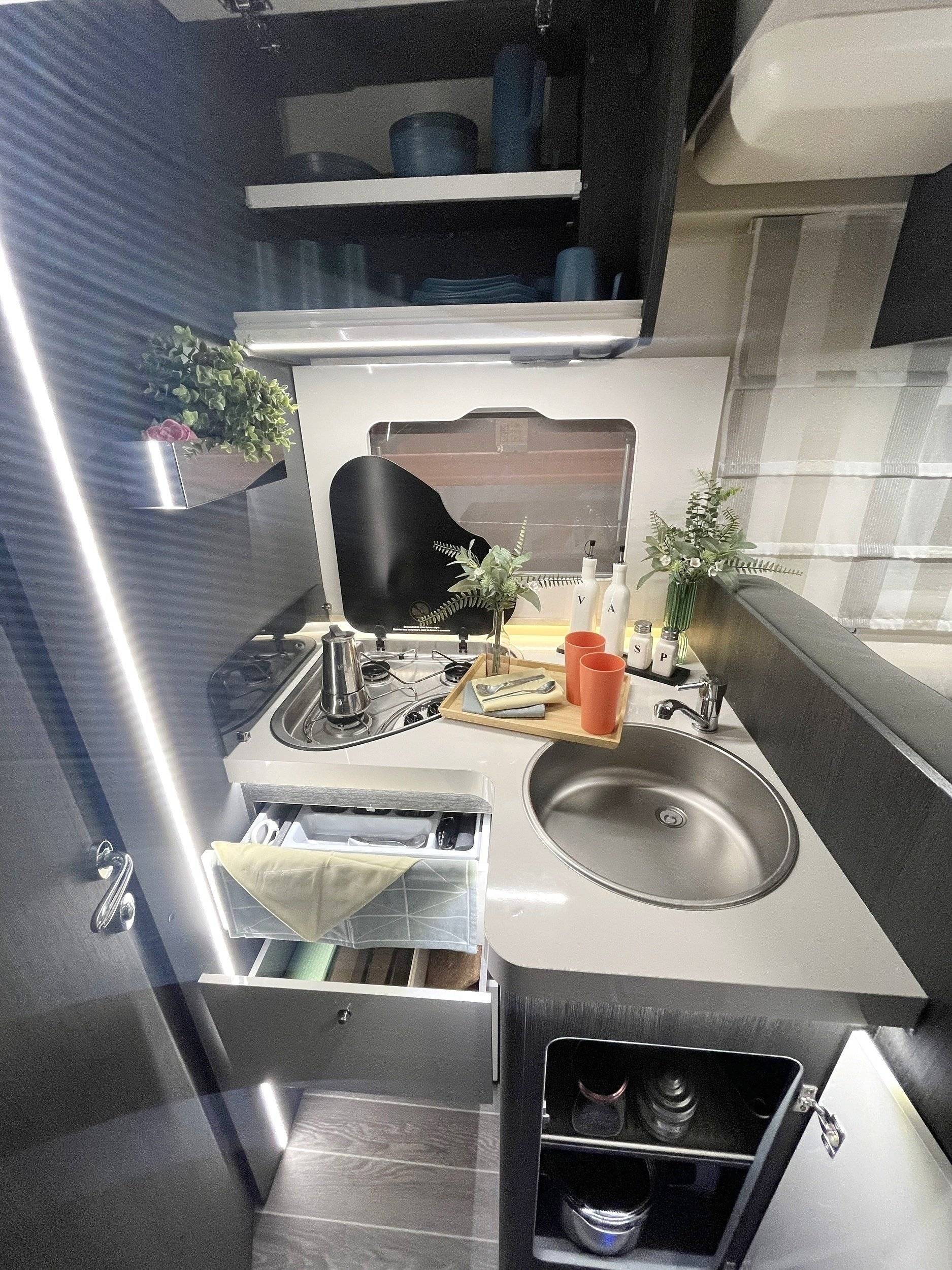 Angolo cucina Ford Ford - Yescapa