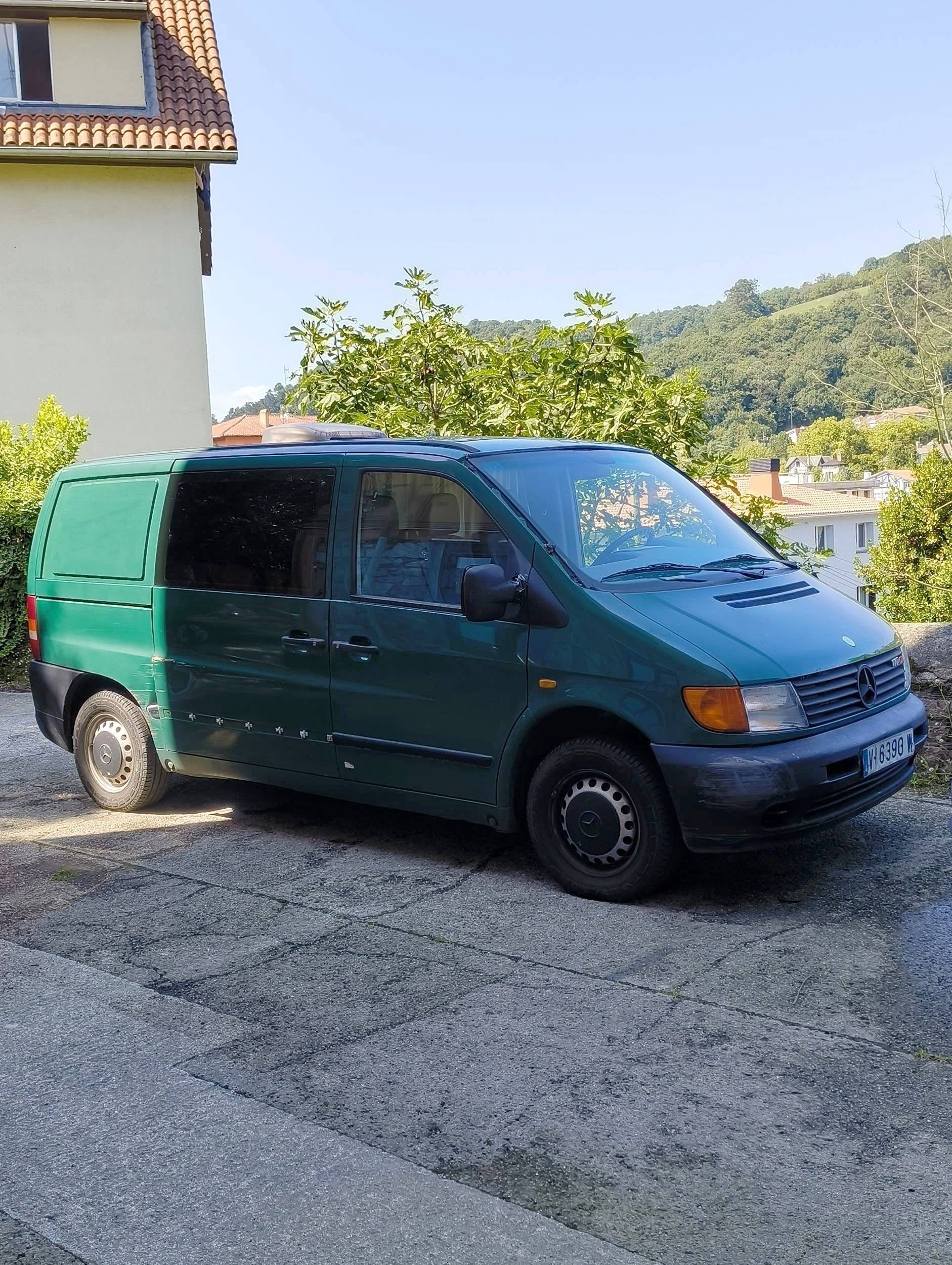 Front view from 3/4 Mercedes Vito 110 CDI - Yescapa