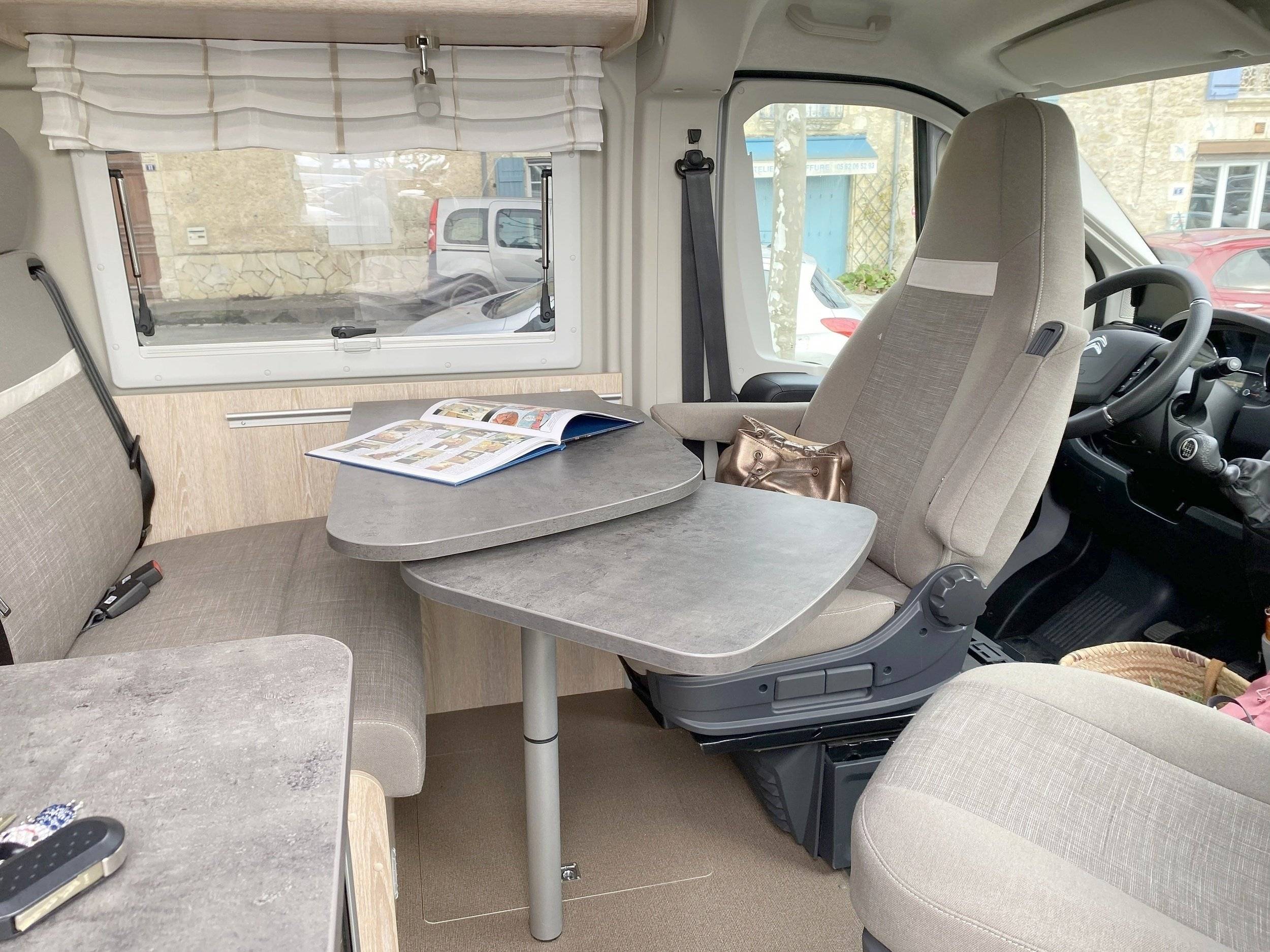 Coin repas Citroën jumper 140cv - Yescapa