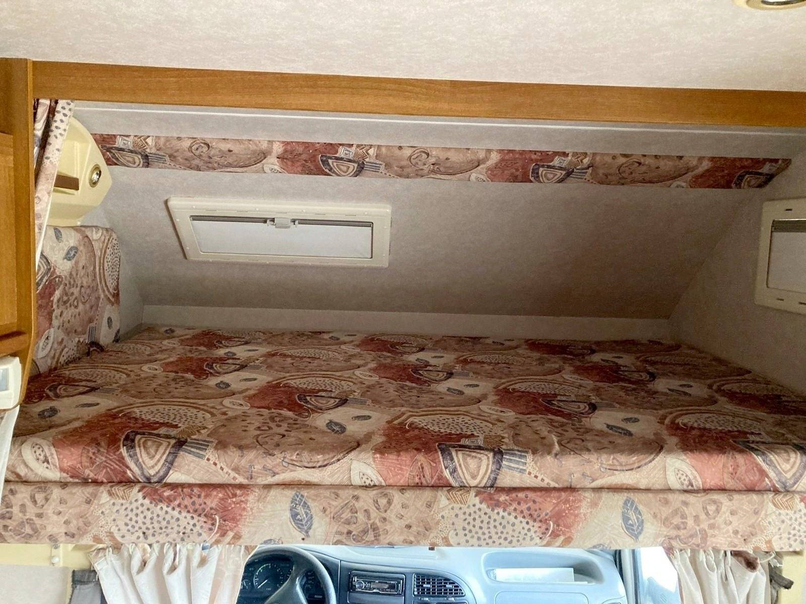 Couchages Ford Transit 2,5 - Yescapa