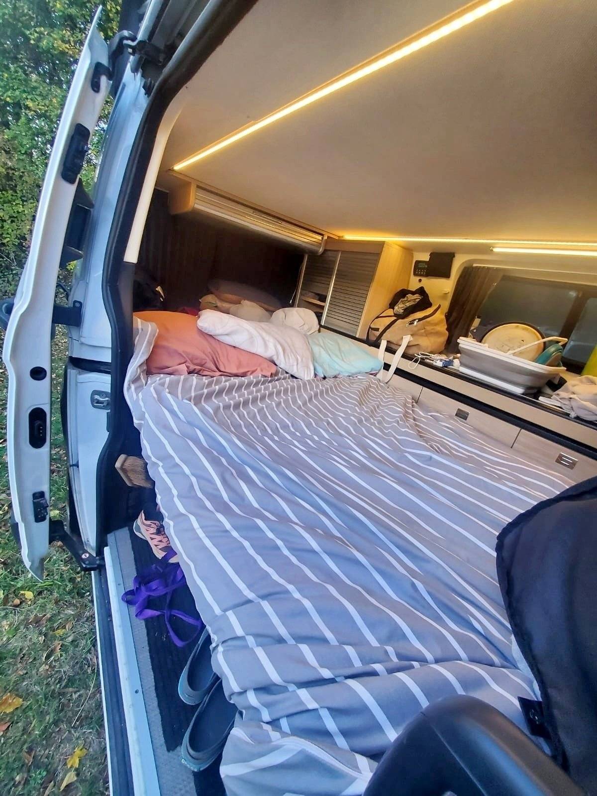 Schlafplätze Ford FORD TRANSIT CUSTOM 130ch - Yescapa