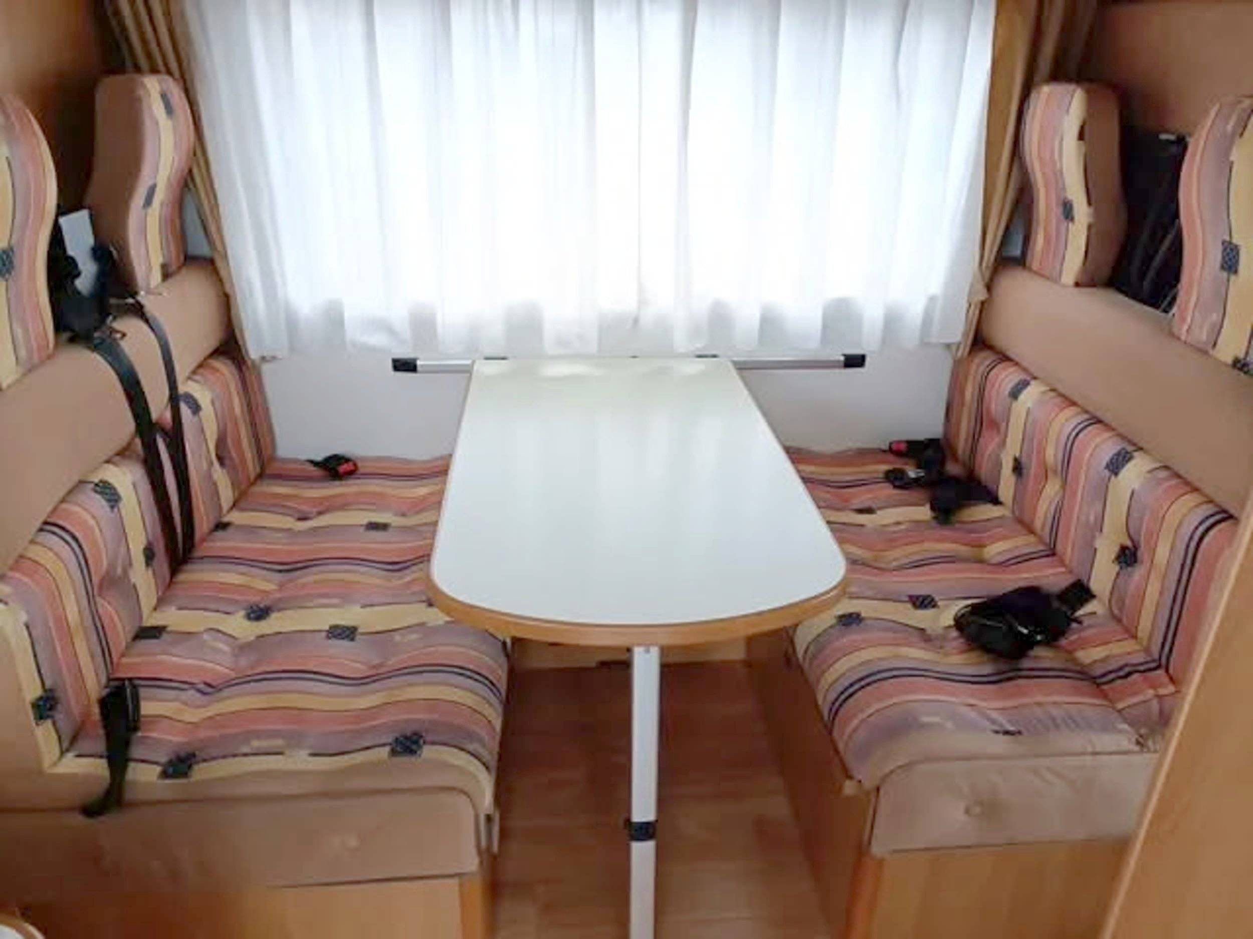 Área de jantar Fiat Ducato 2,3 l 115 ch - Yescapa