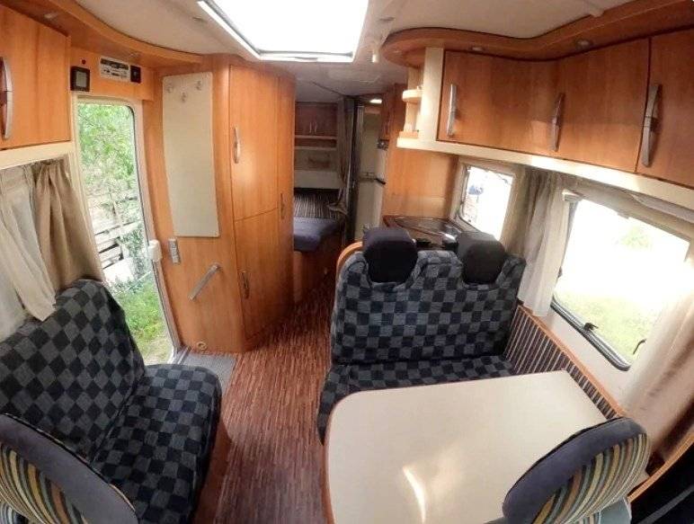 Área de jantar Ford FORD TRANSIT - Yescapa