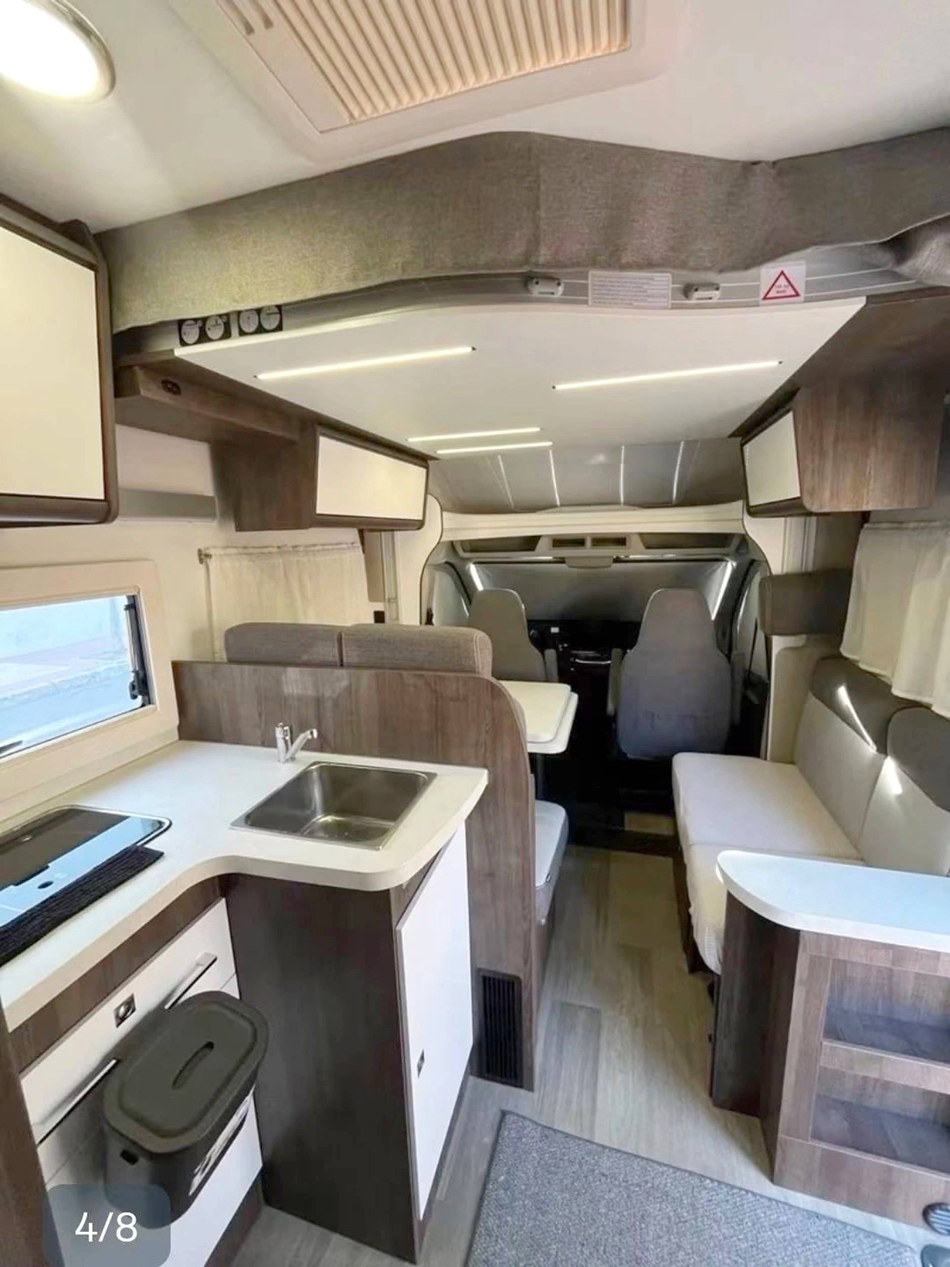 Dinette Ford Transit 2,0 l 170 ch - Yescapa
