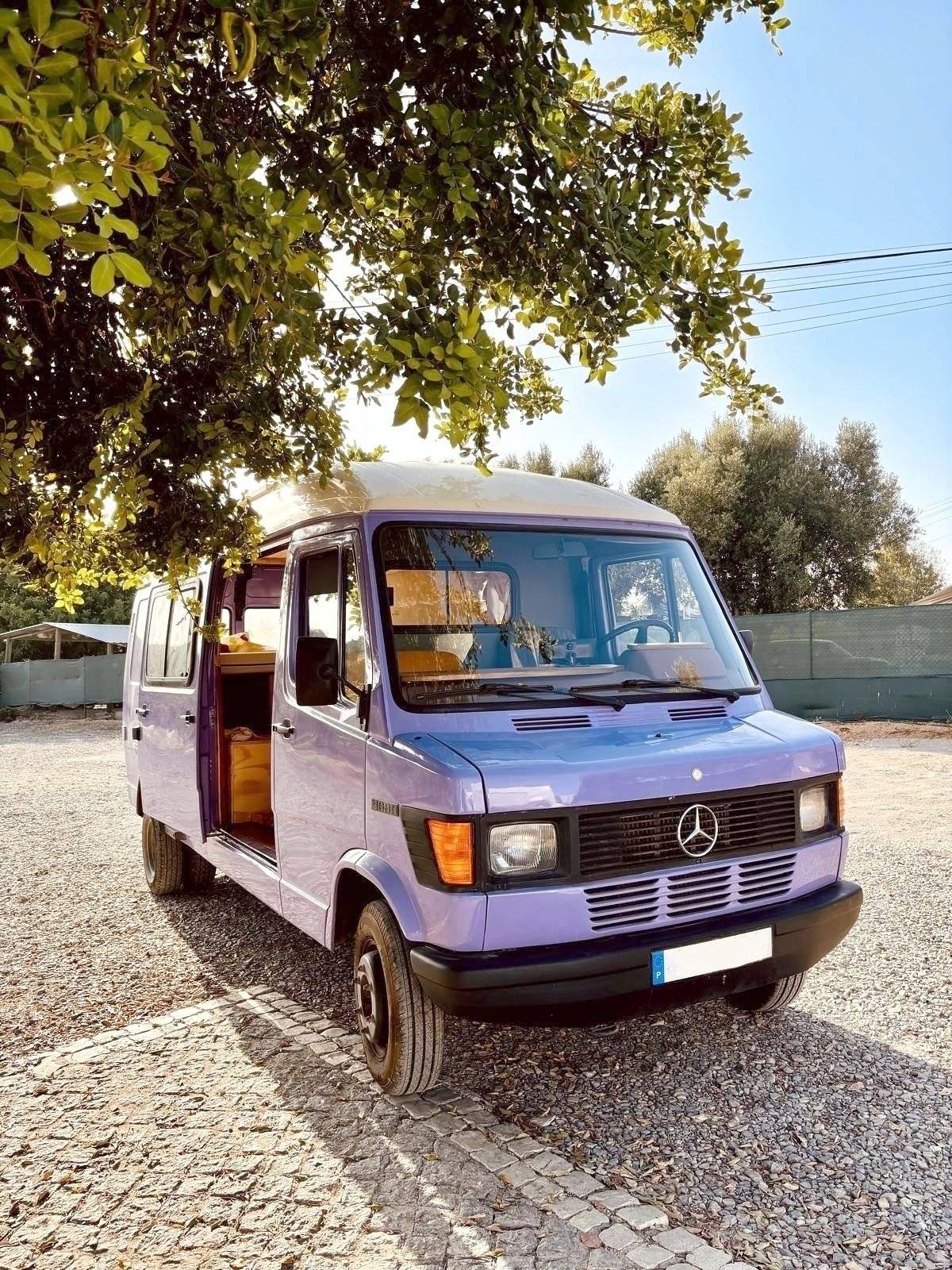 schräge Vorderansicht Mercedes Campervan - Yescapa