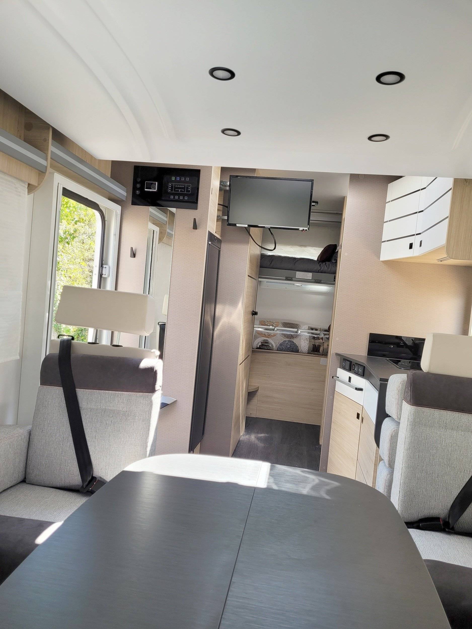 Challenger 380 start edition