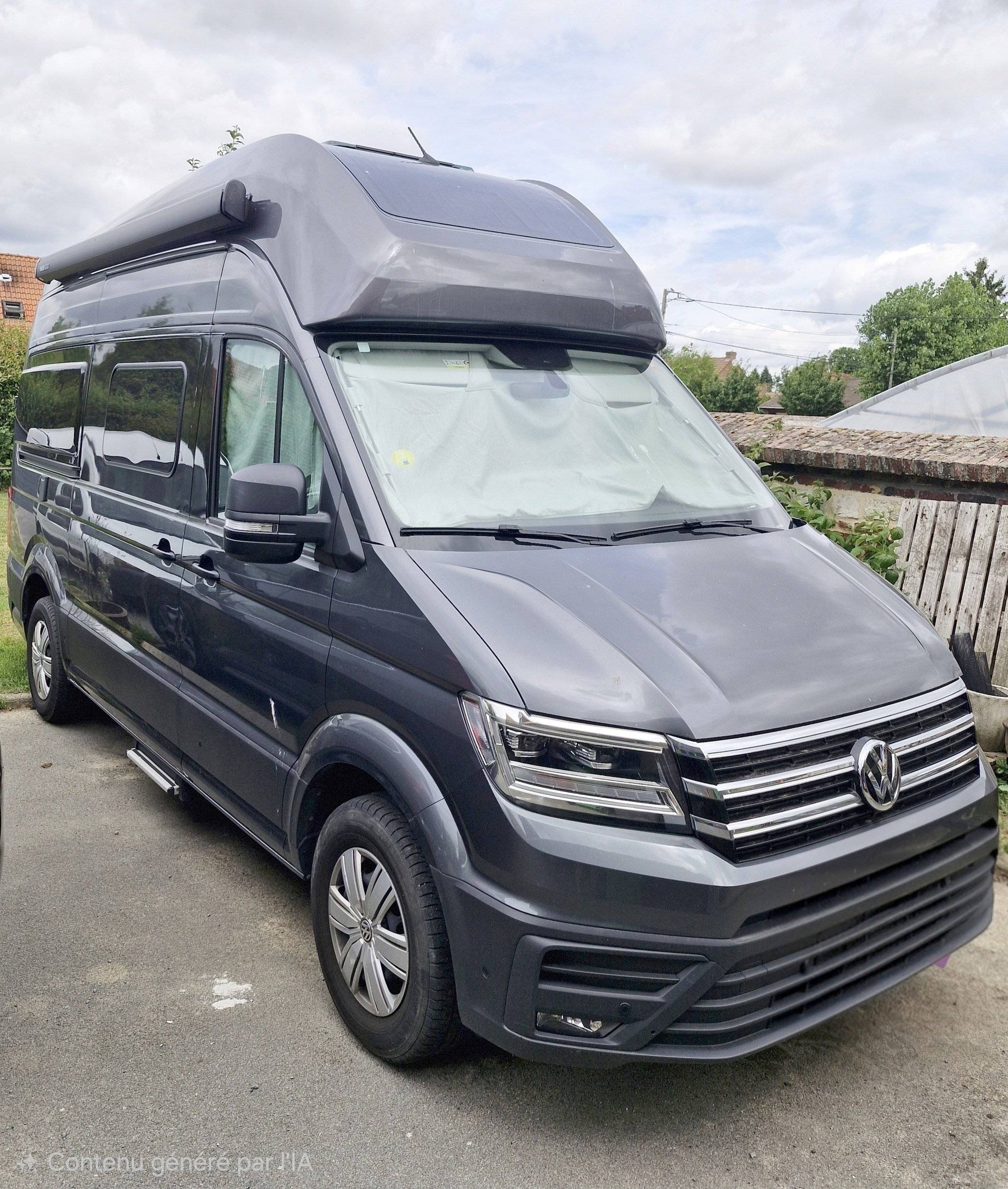 Vista de 3/4 Volkswagen Grand California - Yescapa