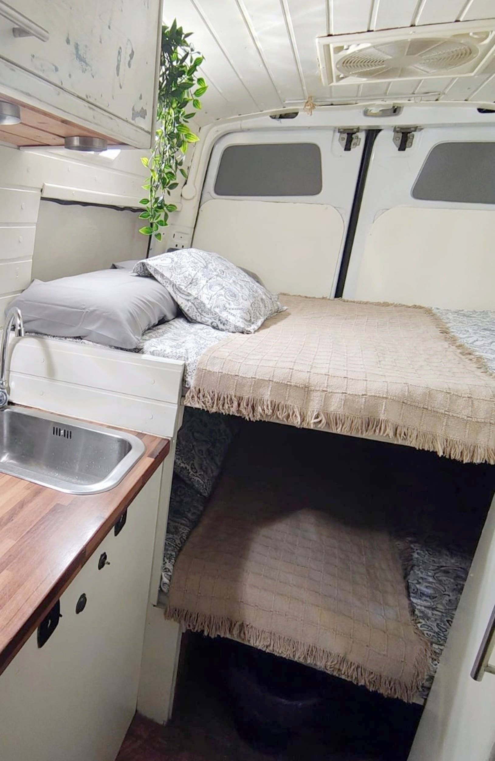 Couchages Mercedes Sprinter 315cdi - Yescapa