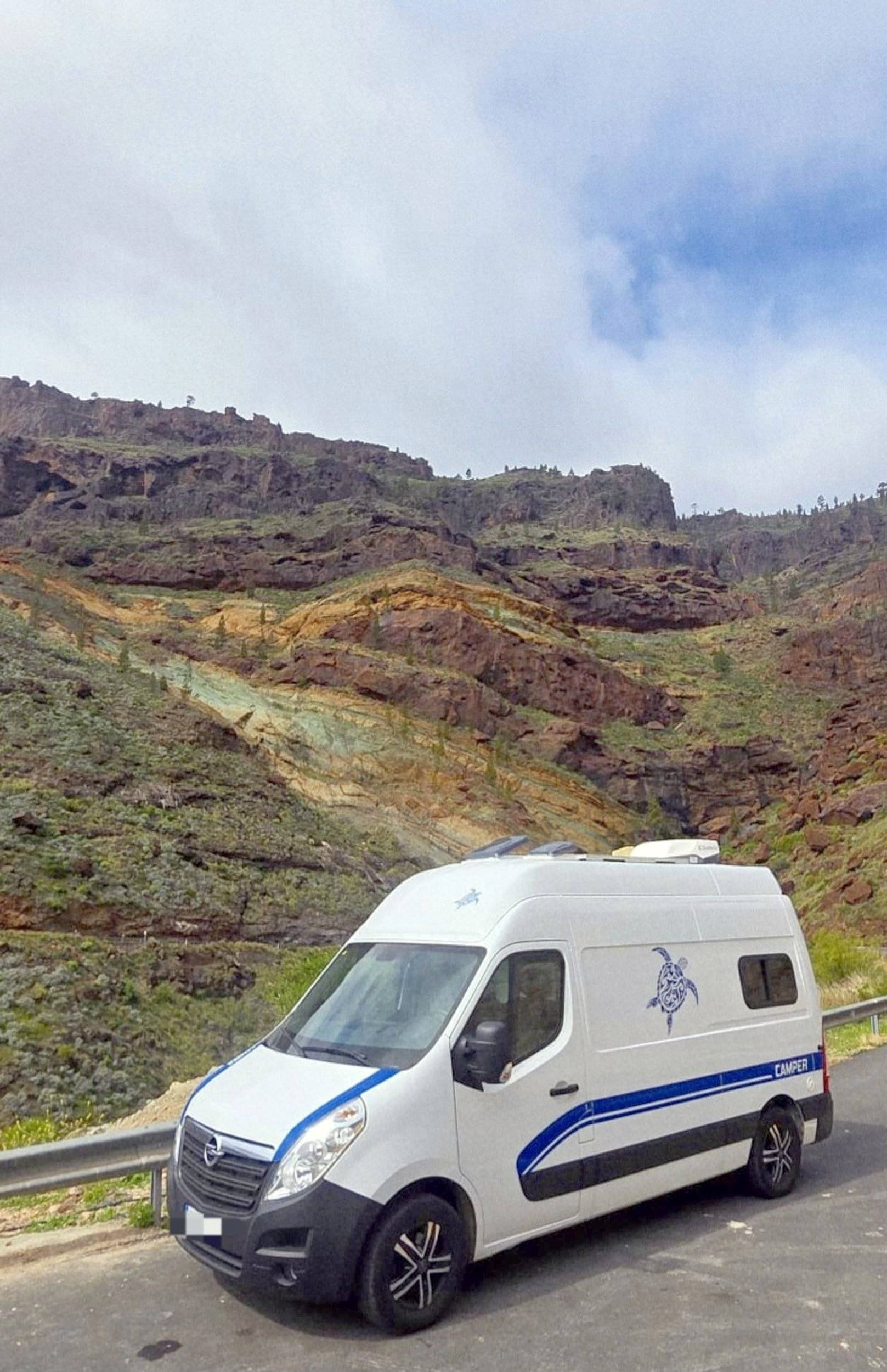 Vista frontale a ¾ Opel Movano L2H2 - Yescapa