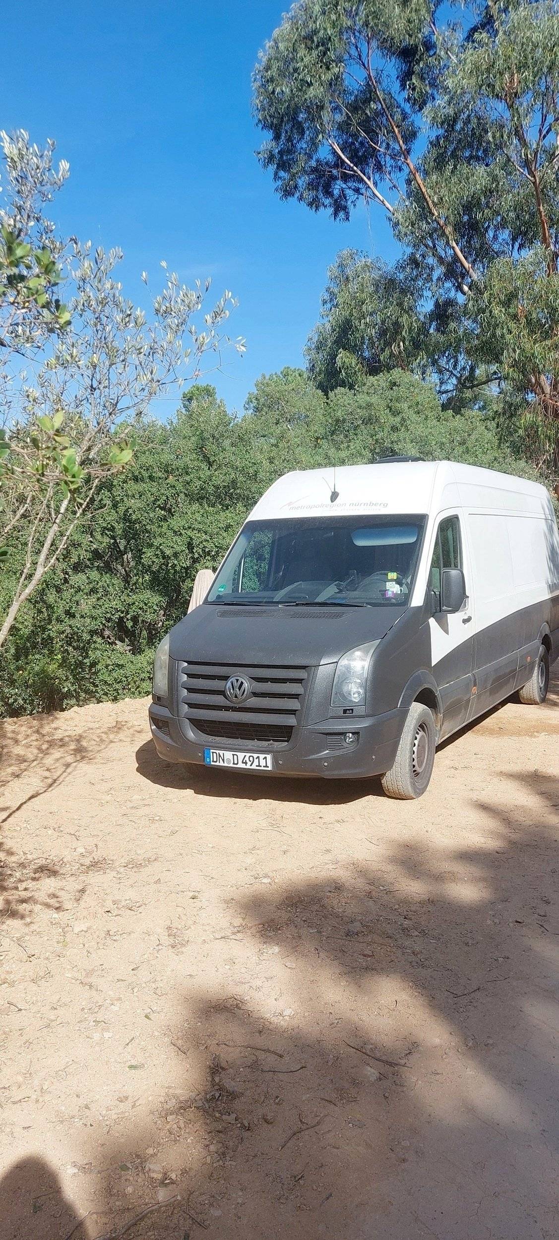 Vista frontale a ¾ Volkswagen volkswagen Crafter 2.0 TDI - Yescapa