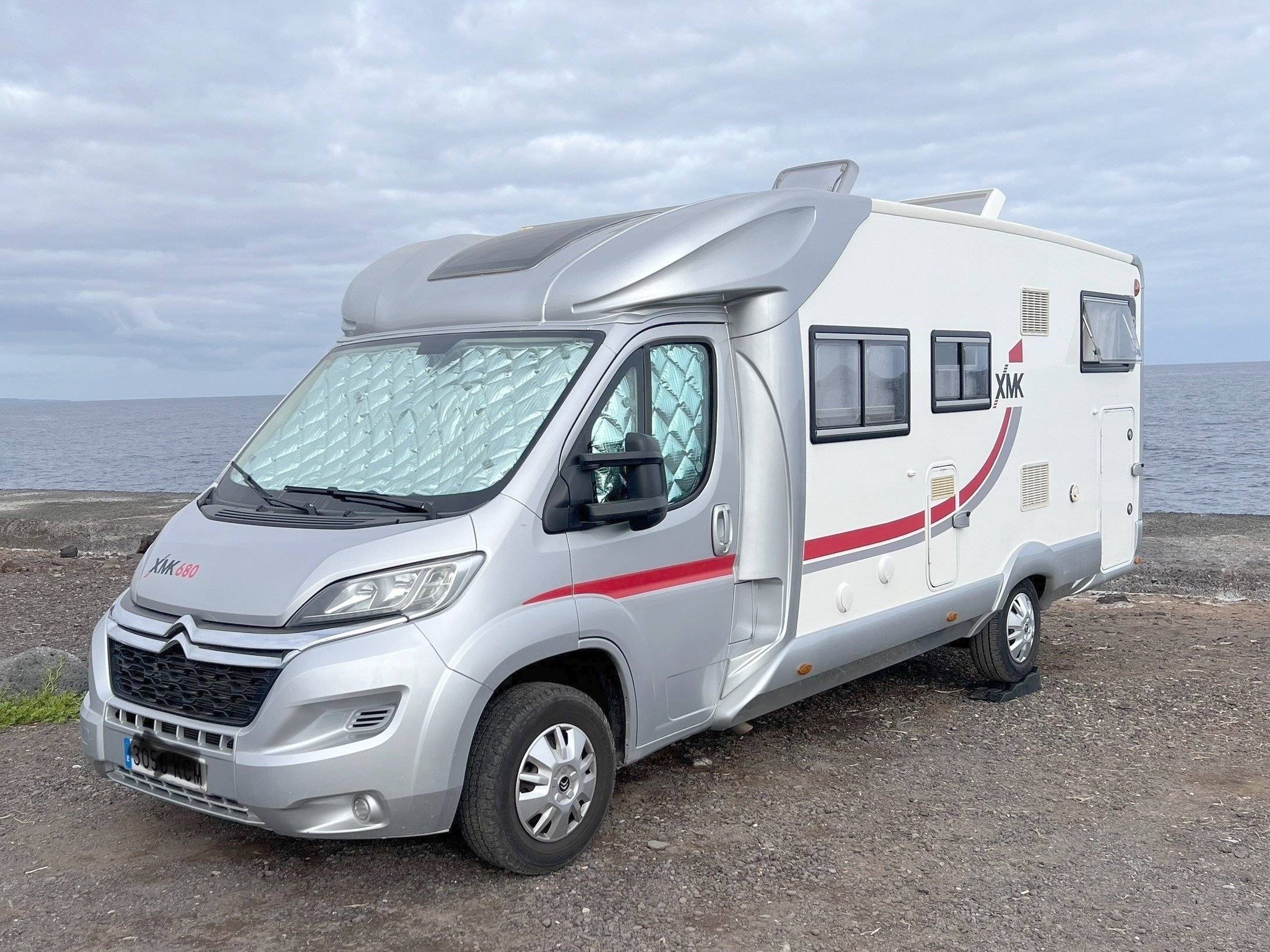 Vista frontale a ¾ Citroën Jumper 2,0 l 130 ch - Yescapa