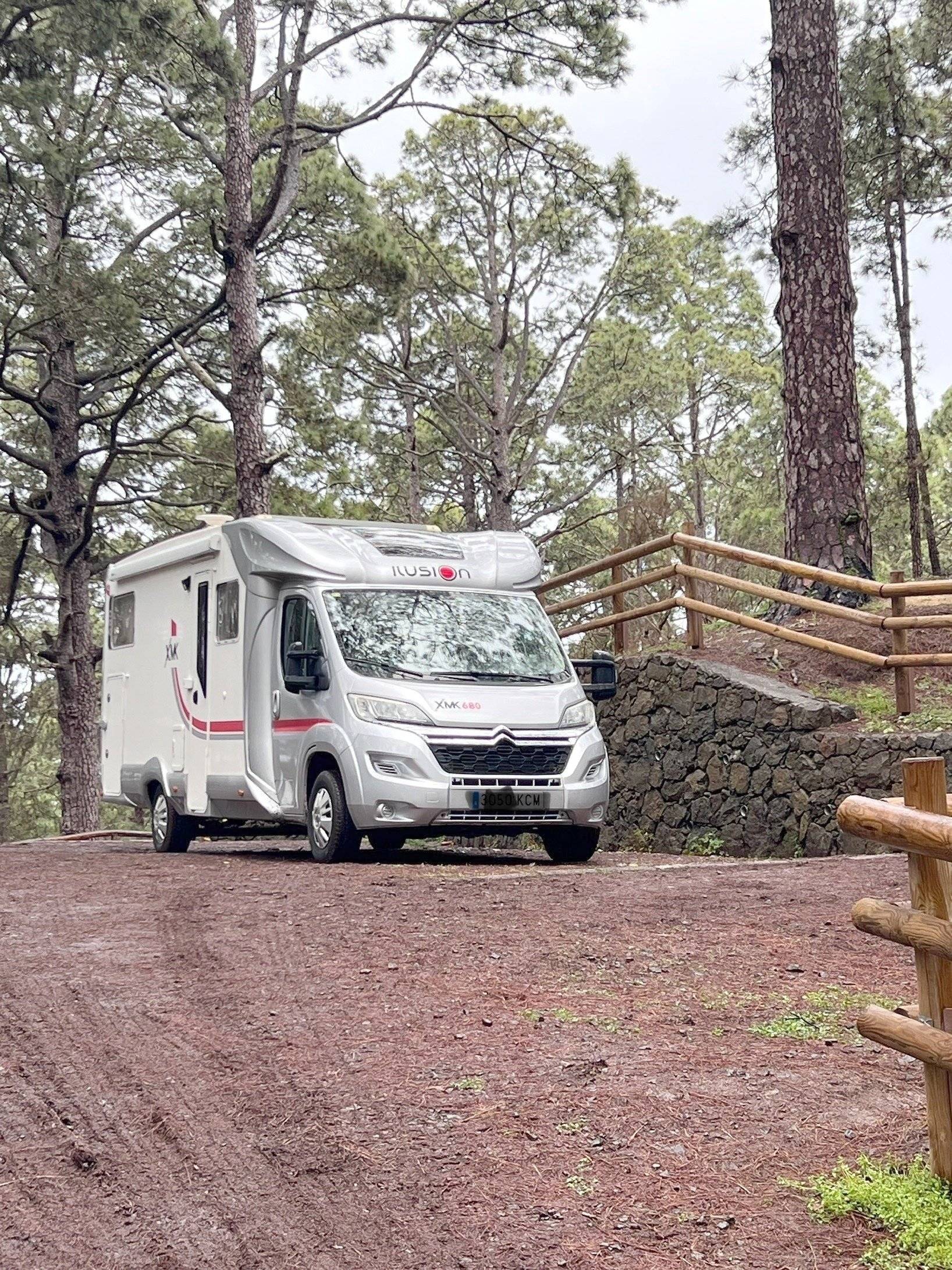 Vista frontale a ¾ Citroën Jumper 2,0 l 130 ch - Yescapa