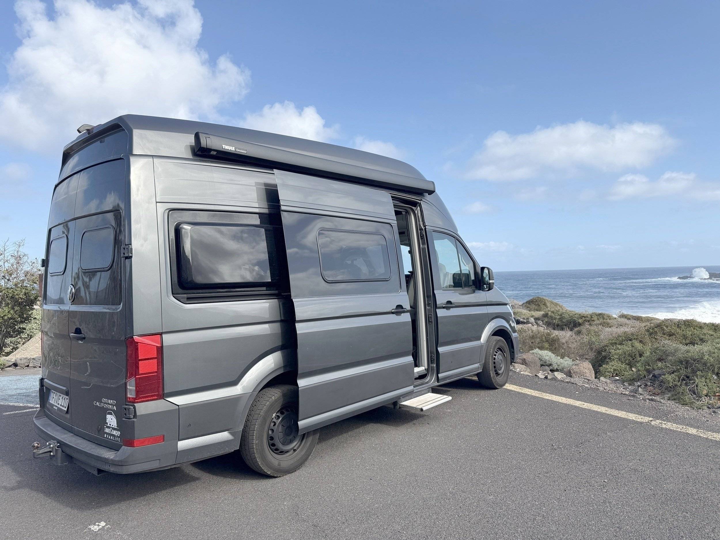 Front view from 3/4 Volkswagen Grand California 600 - Yescapa