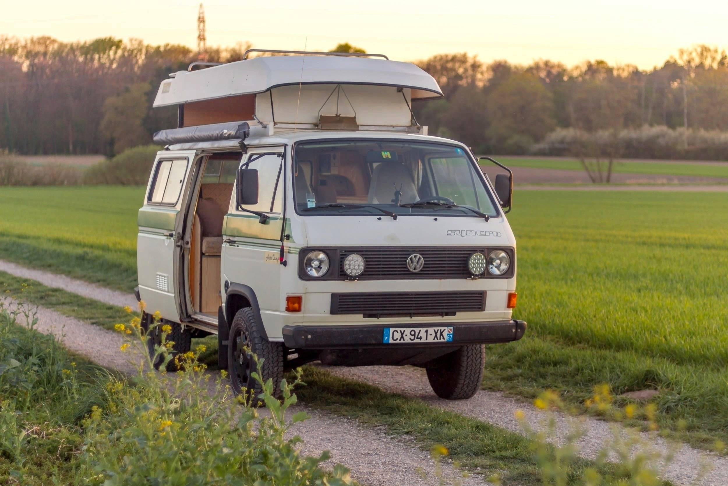 Front view from 3/4 Volkswagen Volkswagen Transporter T3 - Yescapa