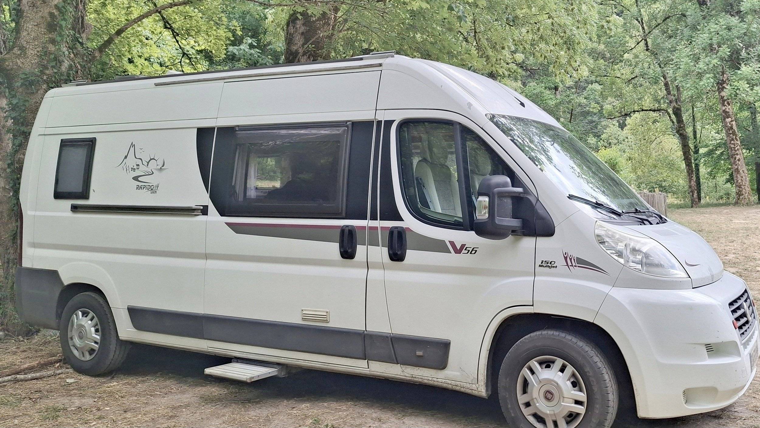 Vista del vehículo ángulo delantero Fiat Ducato 2,3 l 150 ch - Yescapa