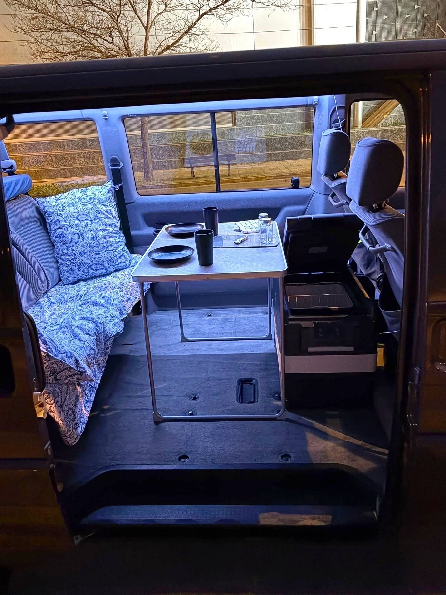 Área de jantar Volkswagen caravelle t4 - Yescapa