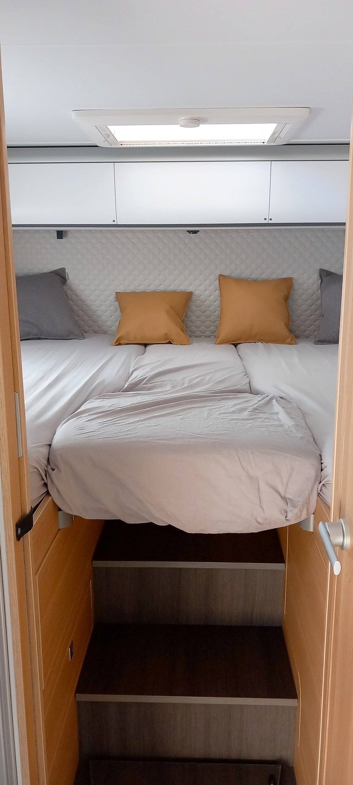 Couchages Fiat Fiat Ducato 2.2l 140 CV - Yescapa