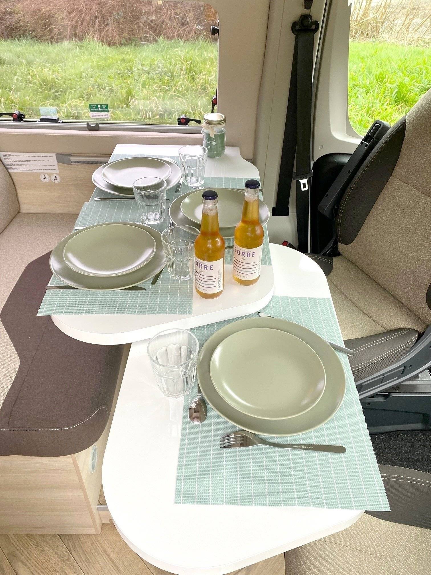 Dining Area Fiat Ducato - Yescapa