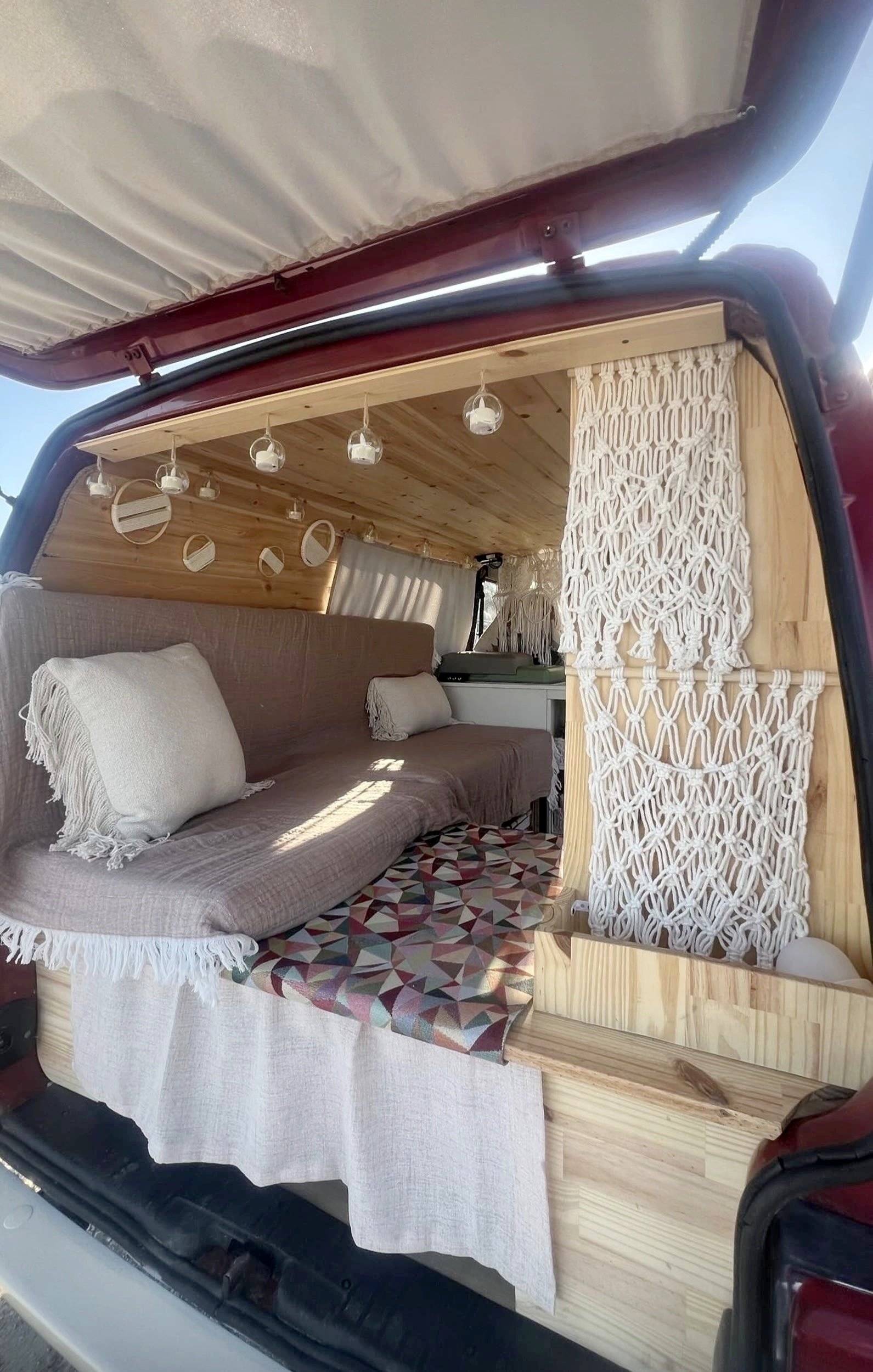 Dinette Volkswagen Transporter T4 2.4D - Yescapa