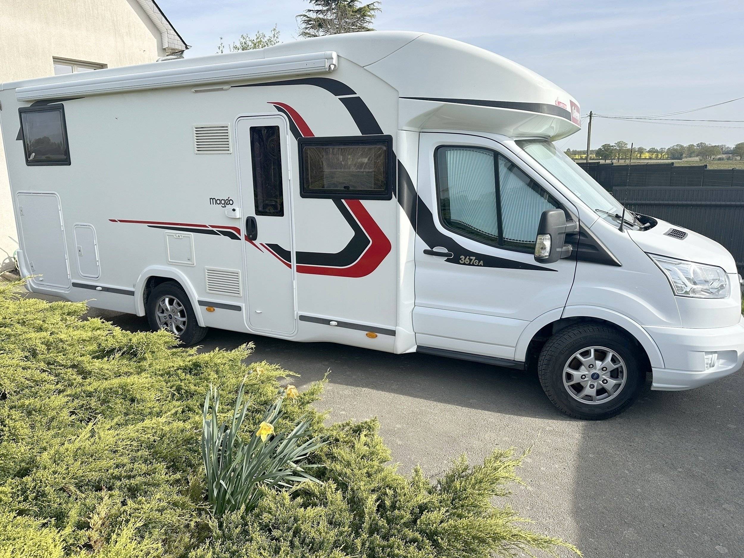 Challenger ford transit