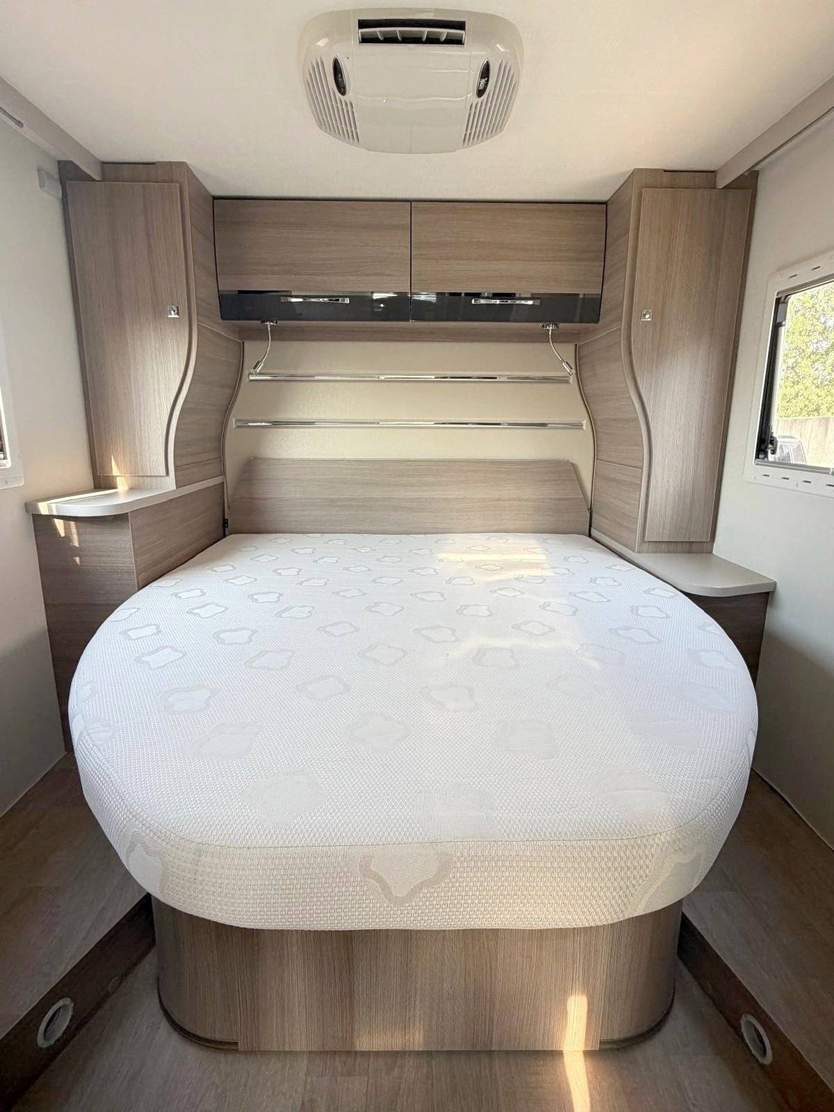 Couchages Ford Transit 2,2 l 140 ch - Yescapa