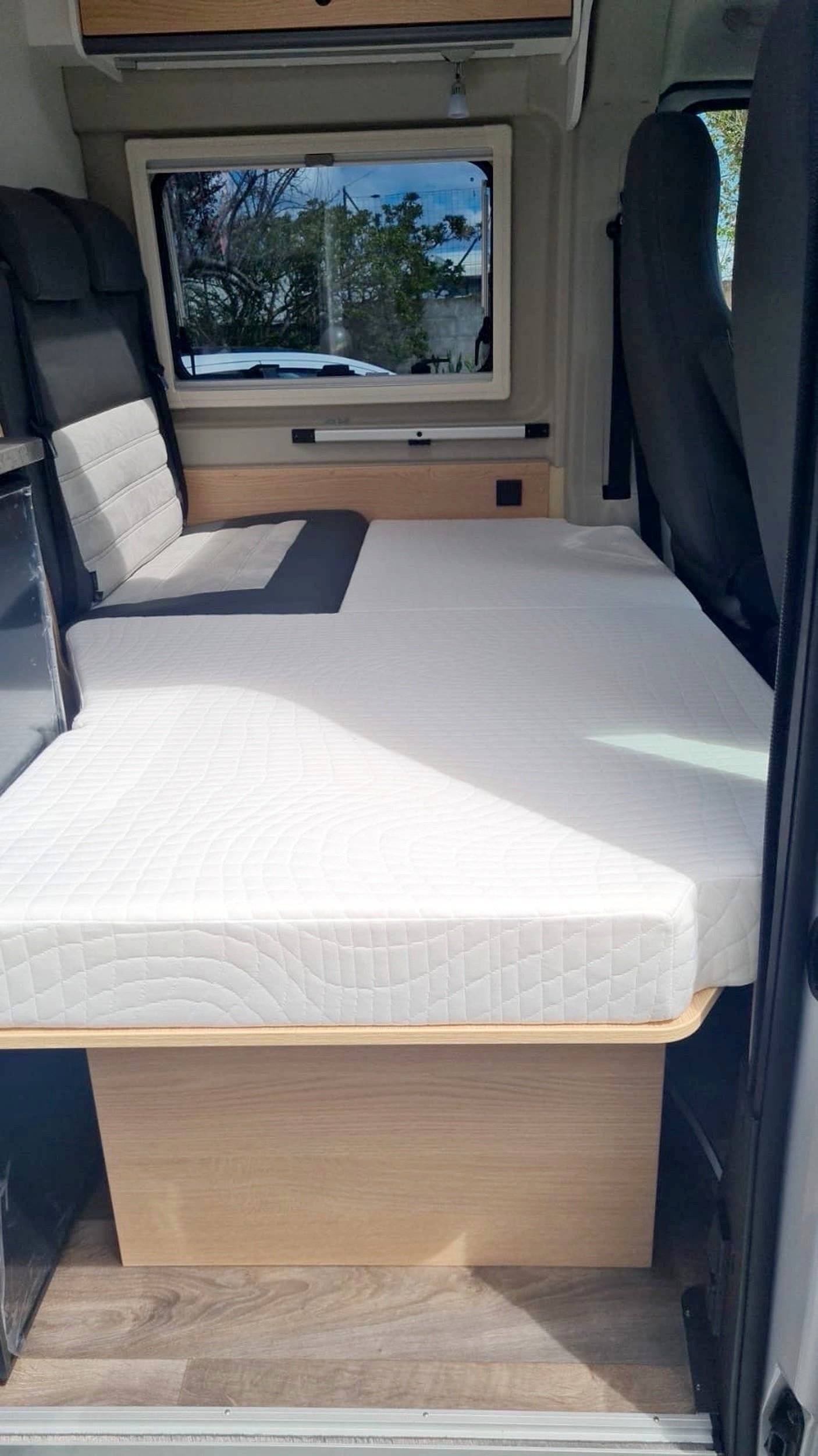 Berth Fiat Ducato 2,3 l Multijet. - Yescapa