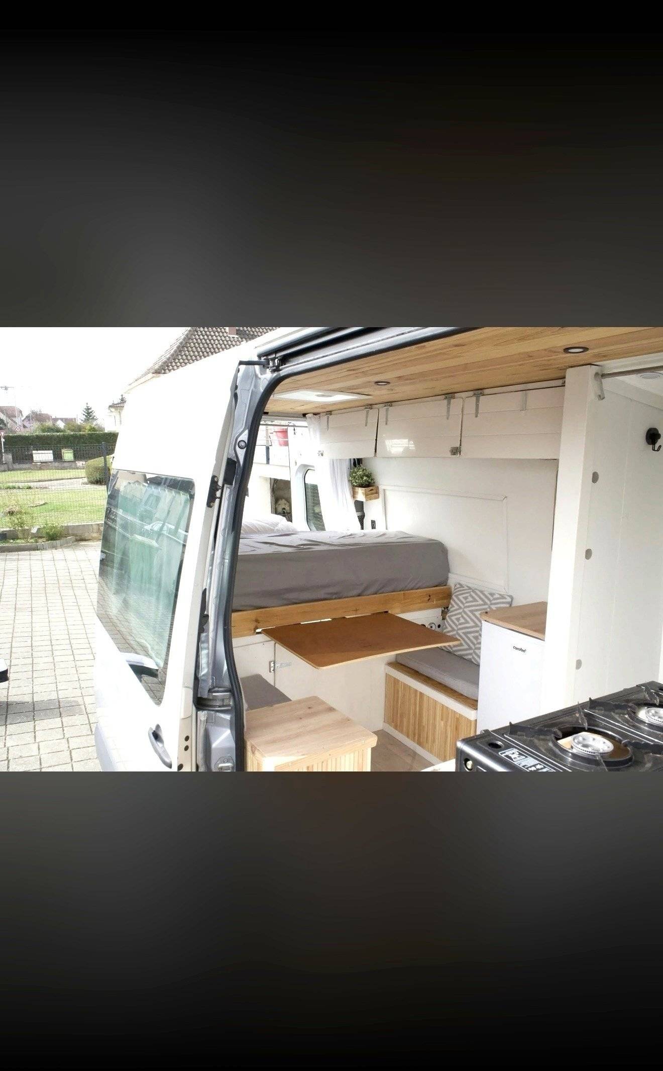 Área de jantar Volkswagen Crafter - Yescapa
