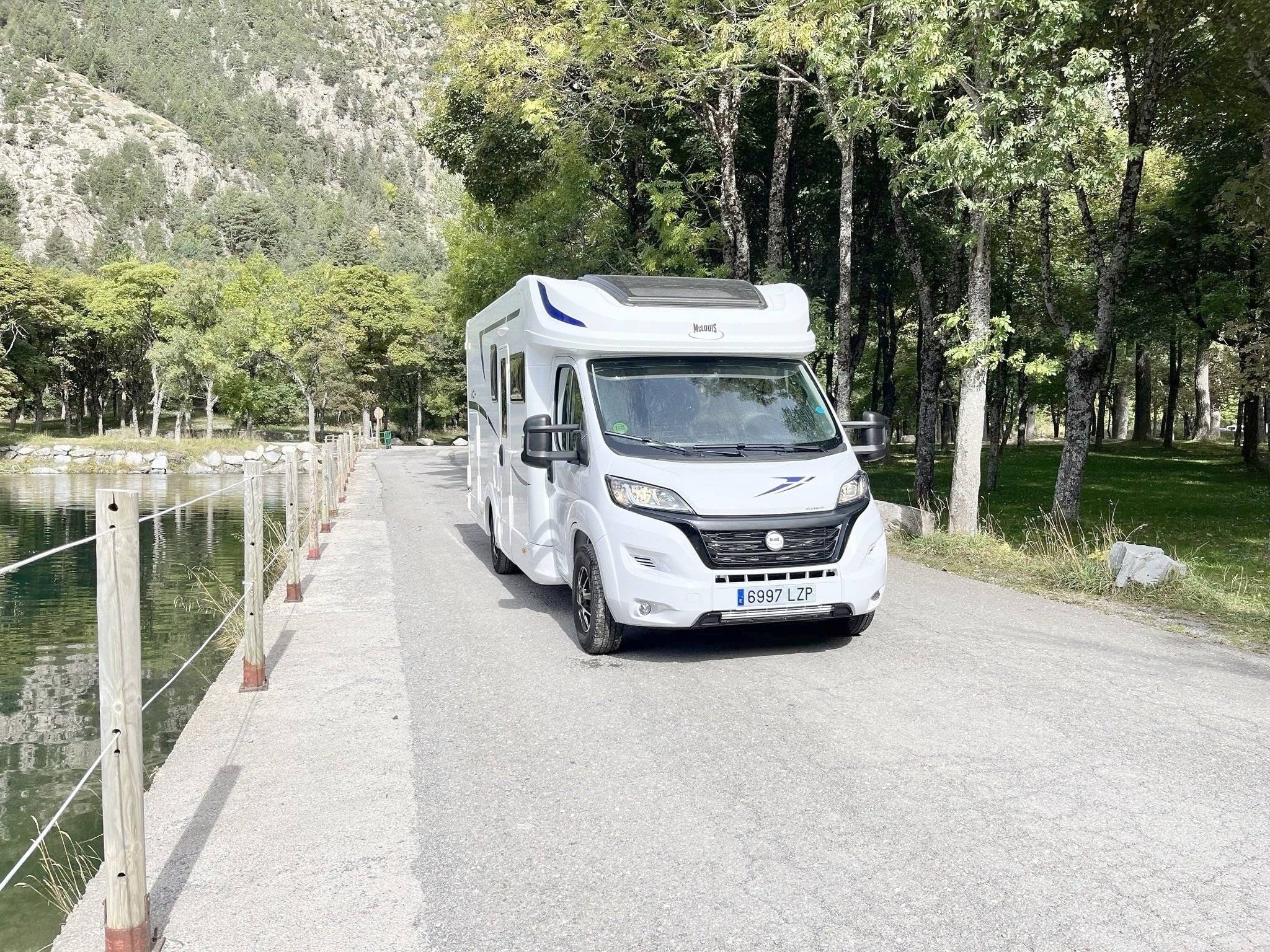 Vista de 3/4 Fiat Ducato 2.2 140 cv 2022 - Yescapa