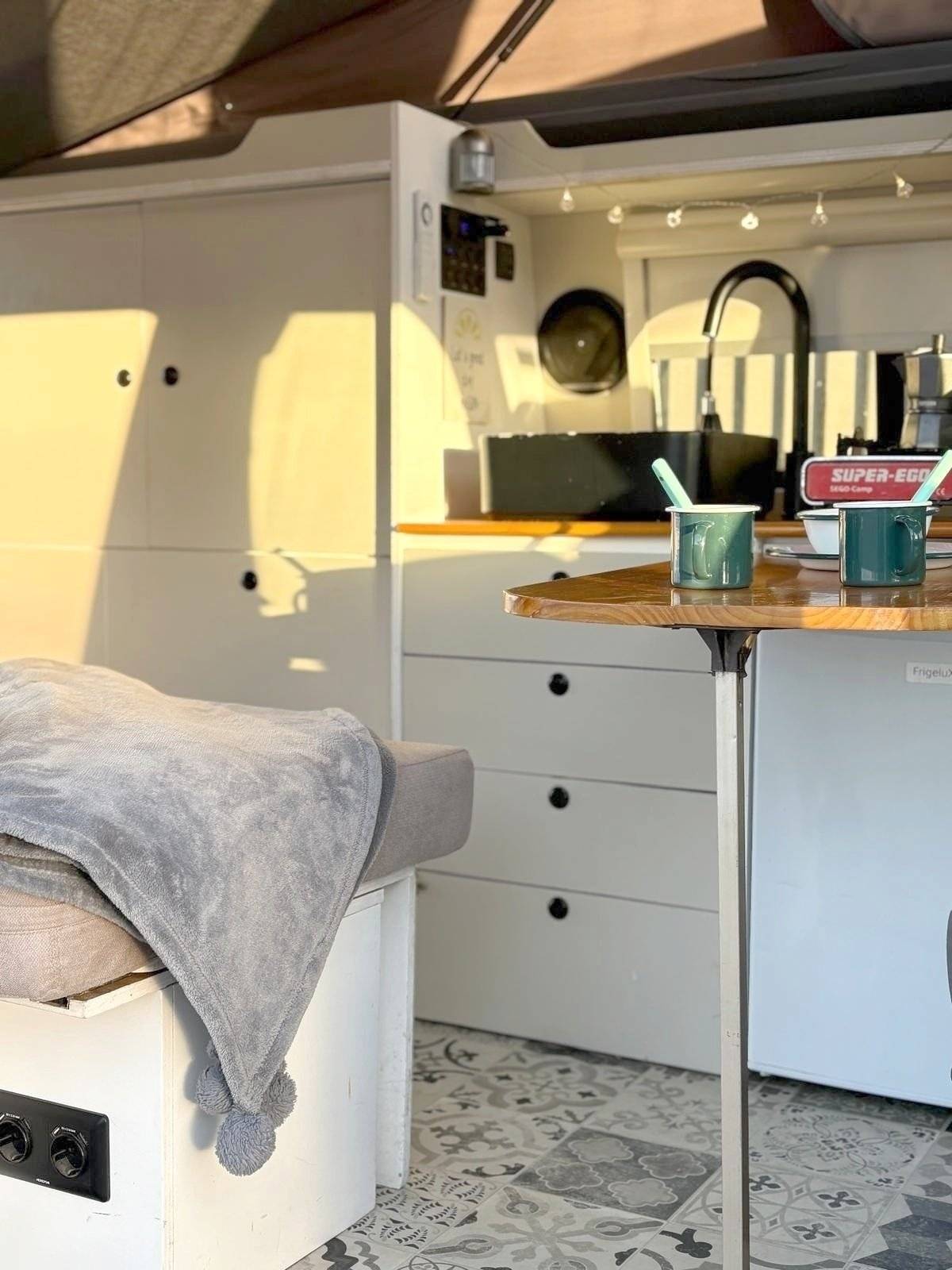 Kitchen Volkswagen 2,5 l 130 ch - Yescapa