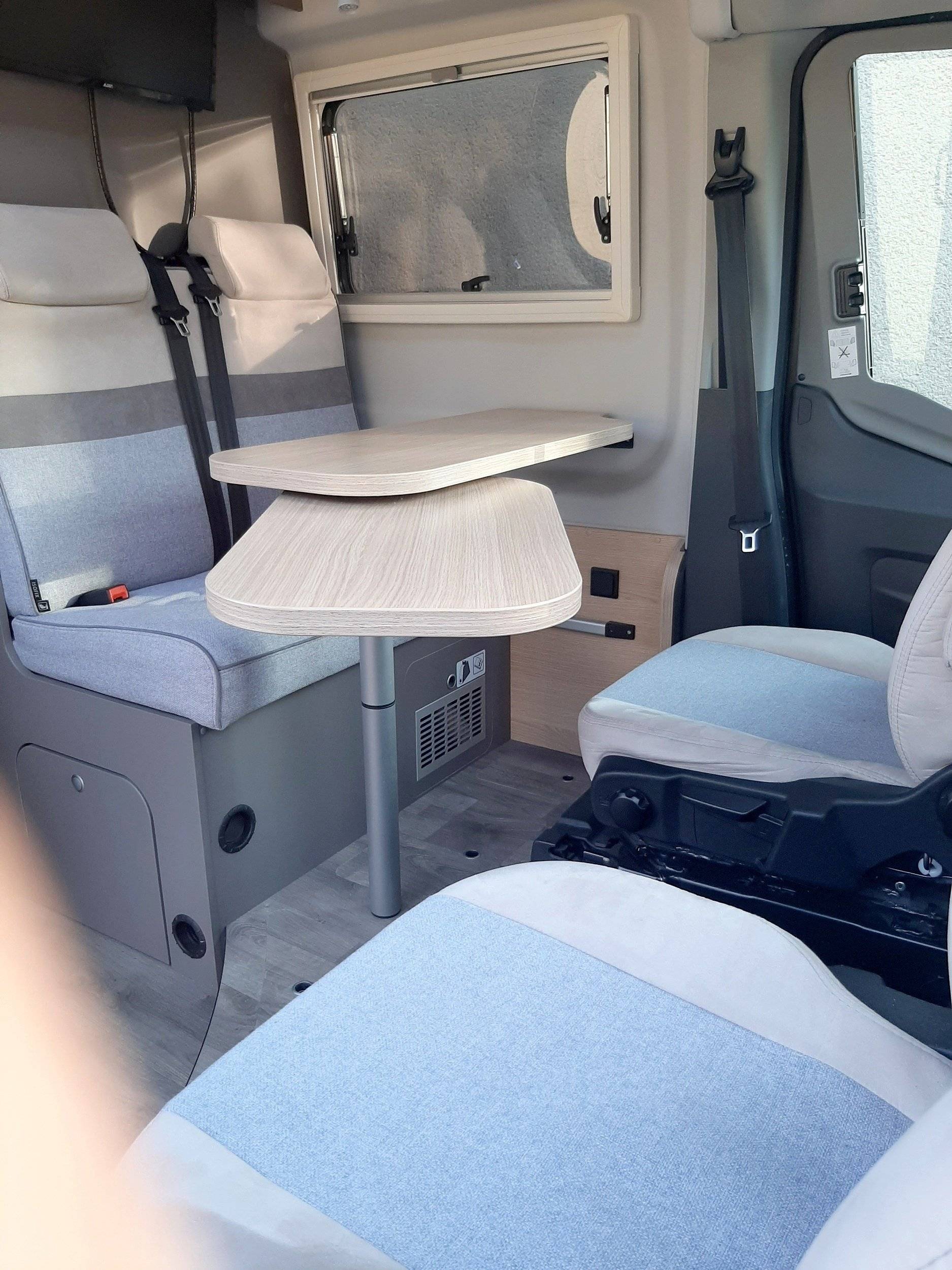 Área de jantar Ford transit 170 - Yescapa