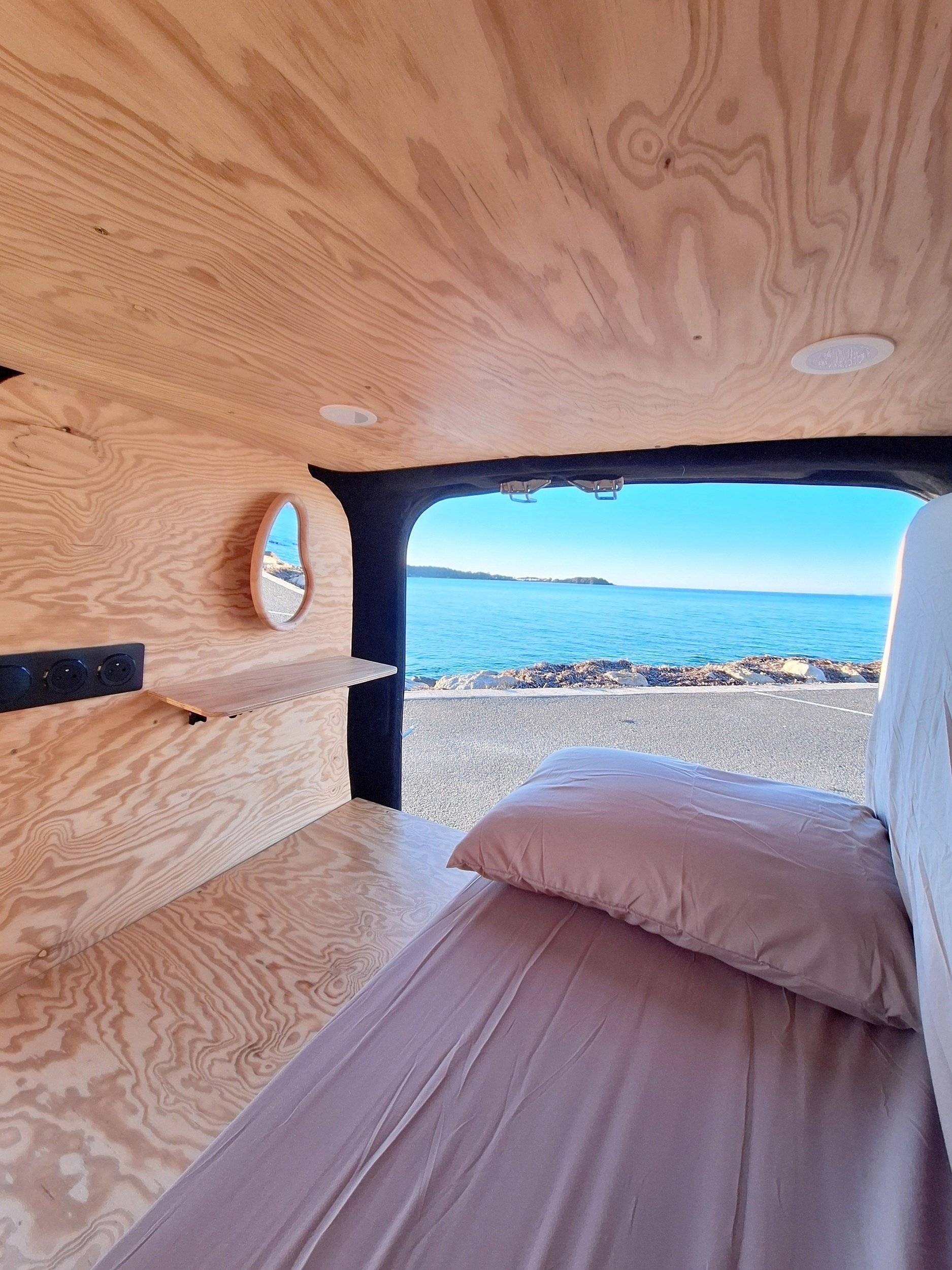 schräge Vorderansicht Nissan NV200 - Yescapa