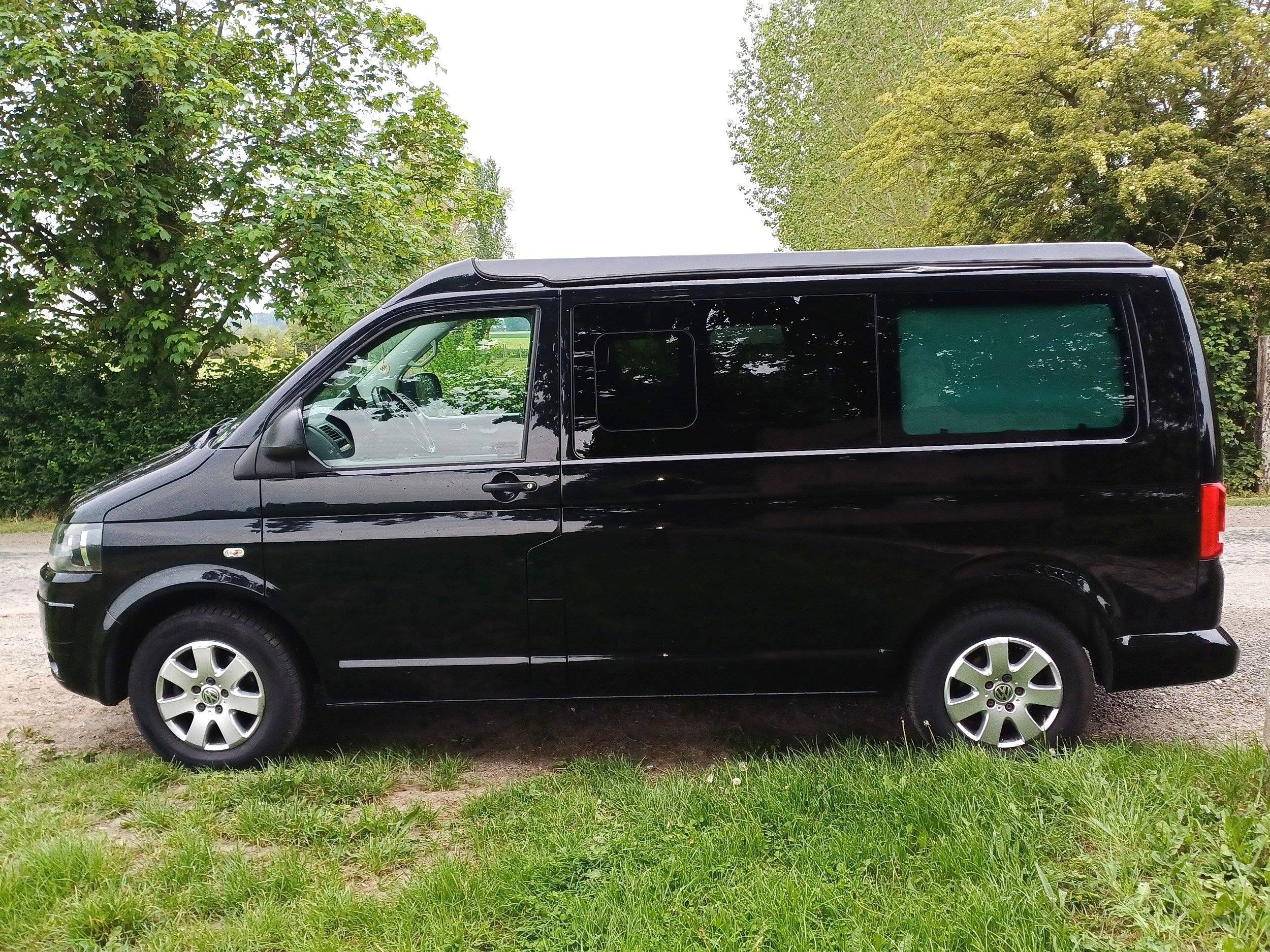 Front view from 3/4 Volkswagen T5 2,0 l 102 ch - Yescapa