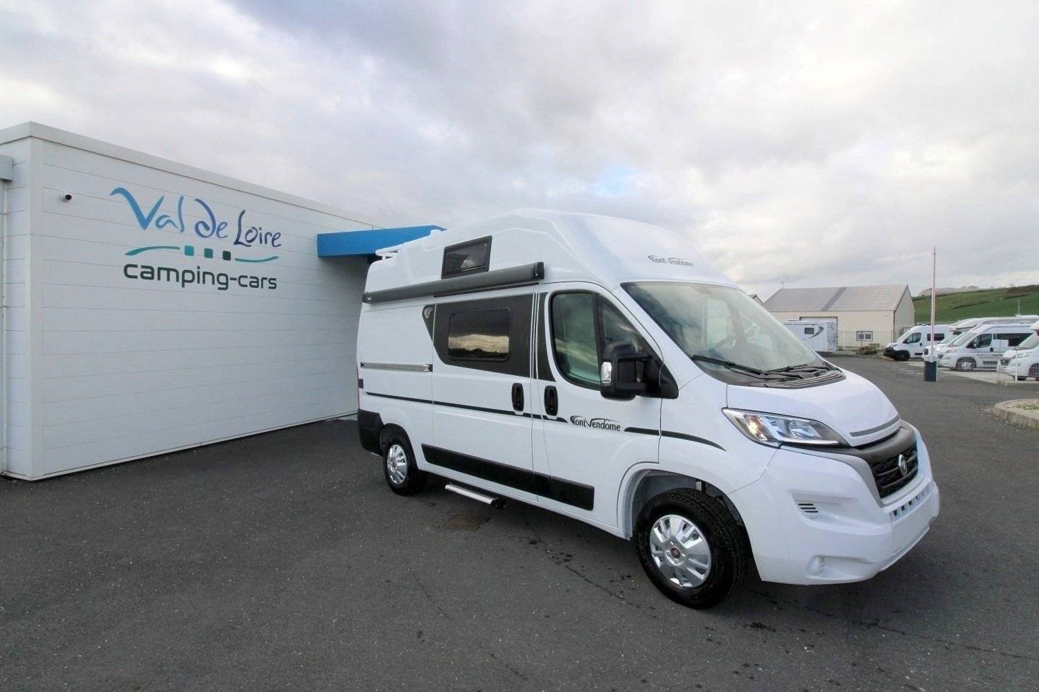 Vue avant de 3/4  - Yescapa