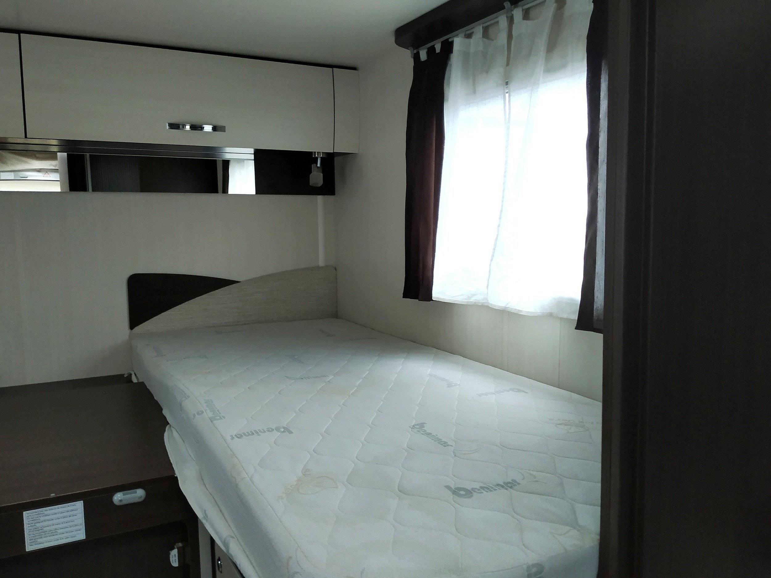 Plazas en cama Ford Transit 2,2 l TDCi 140 ch. - Yescapa