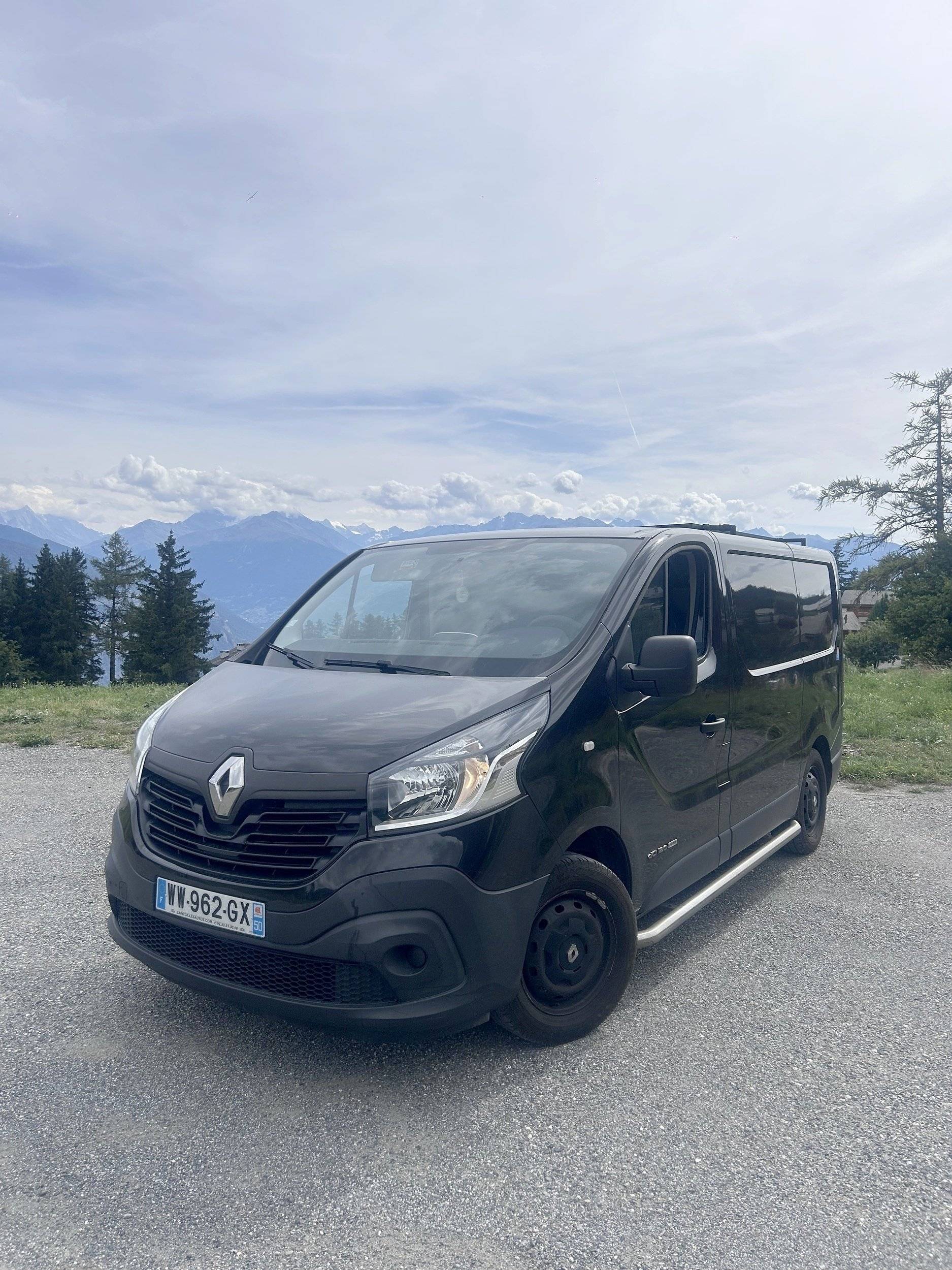 Vue avant de 3/4 Renault - Yescapa