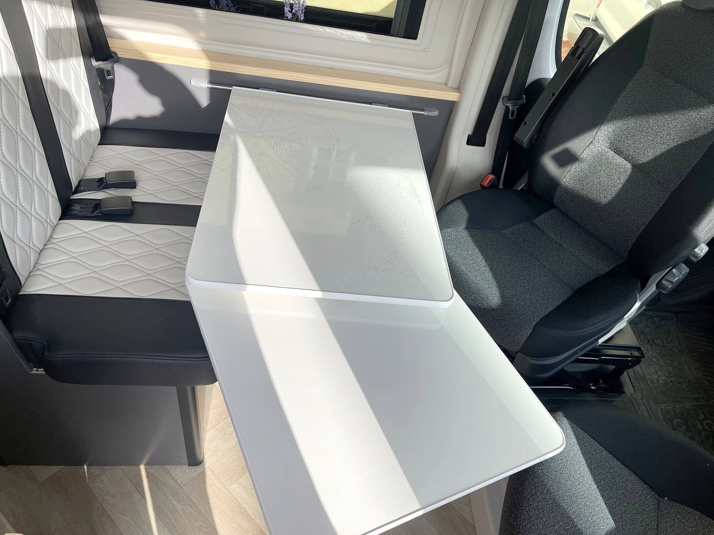 Dinette Fiat Ducato 2,3 l Multijet 130 ch. - Yescapa