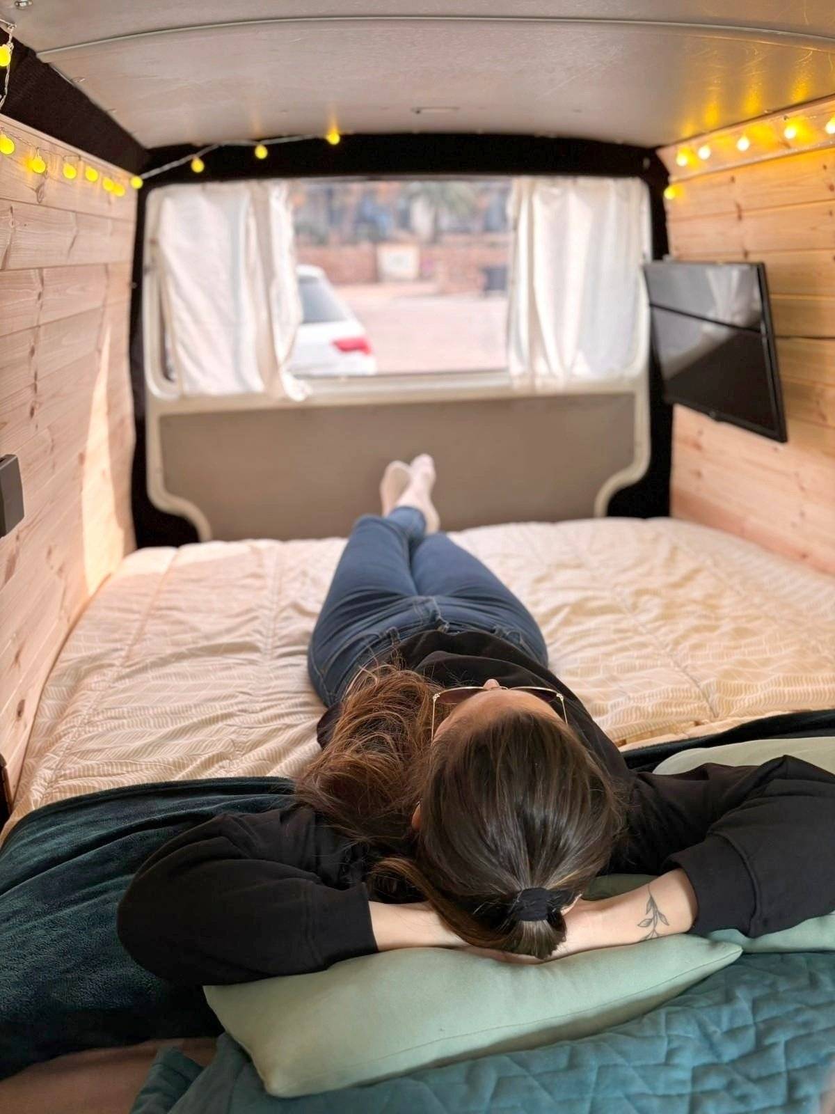 Berth Volkswagen California Camper - Yescapa