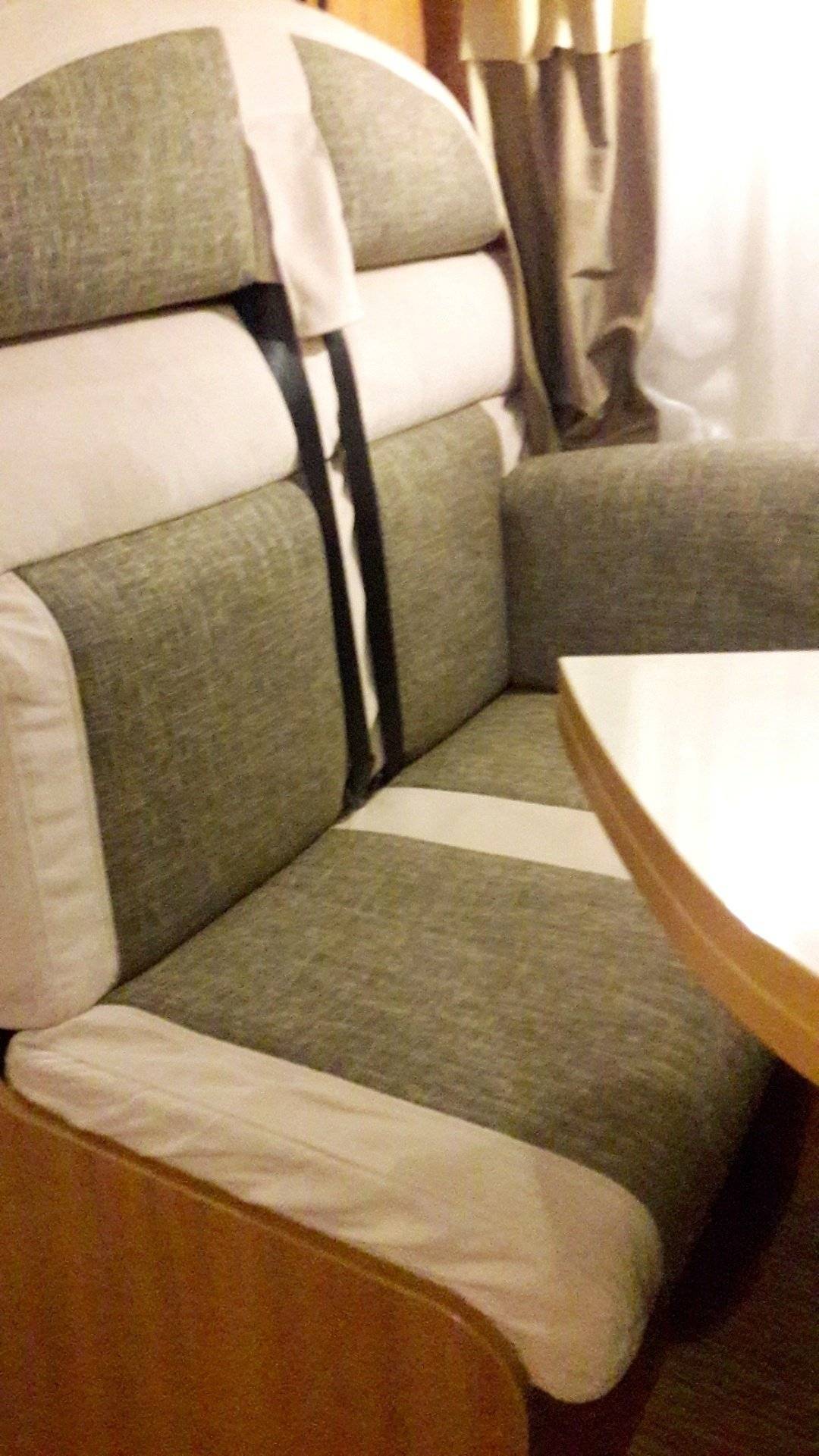 Dining Area Fiat 2,3 l 130 ch - Yescapa