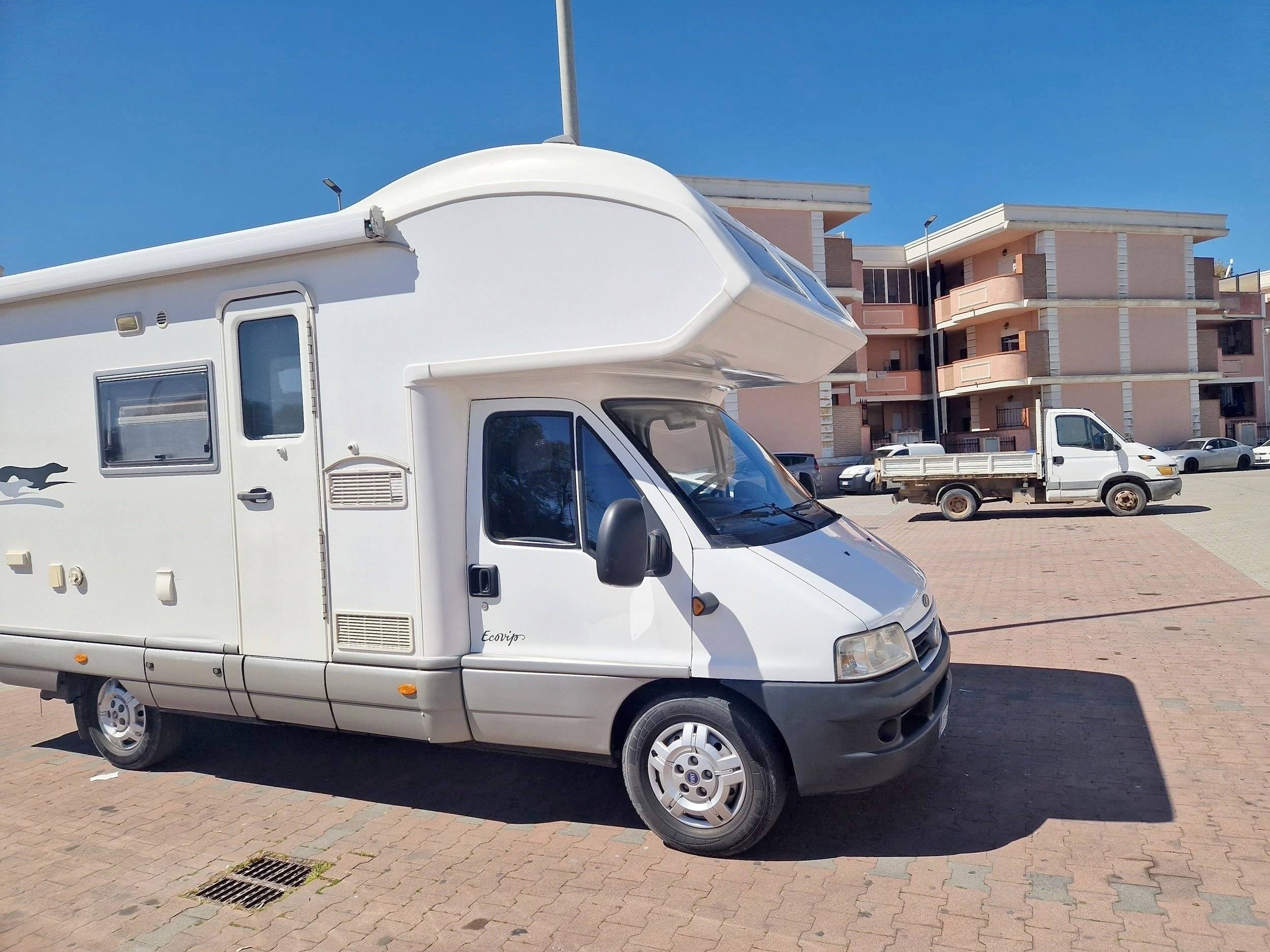 Vista del vehículo ángulo delantero Fiat Ducato 2,8 jtd - Yescapa