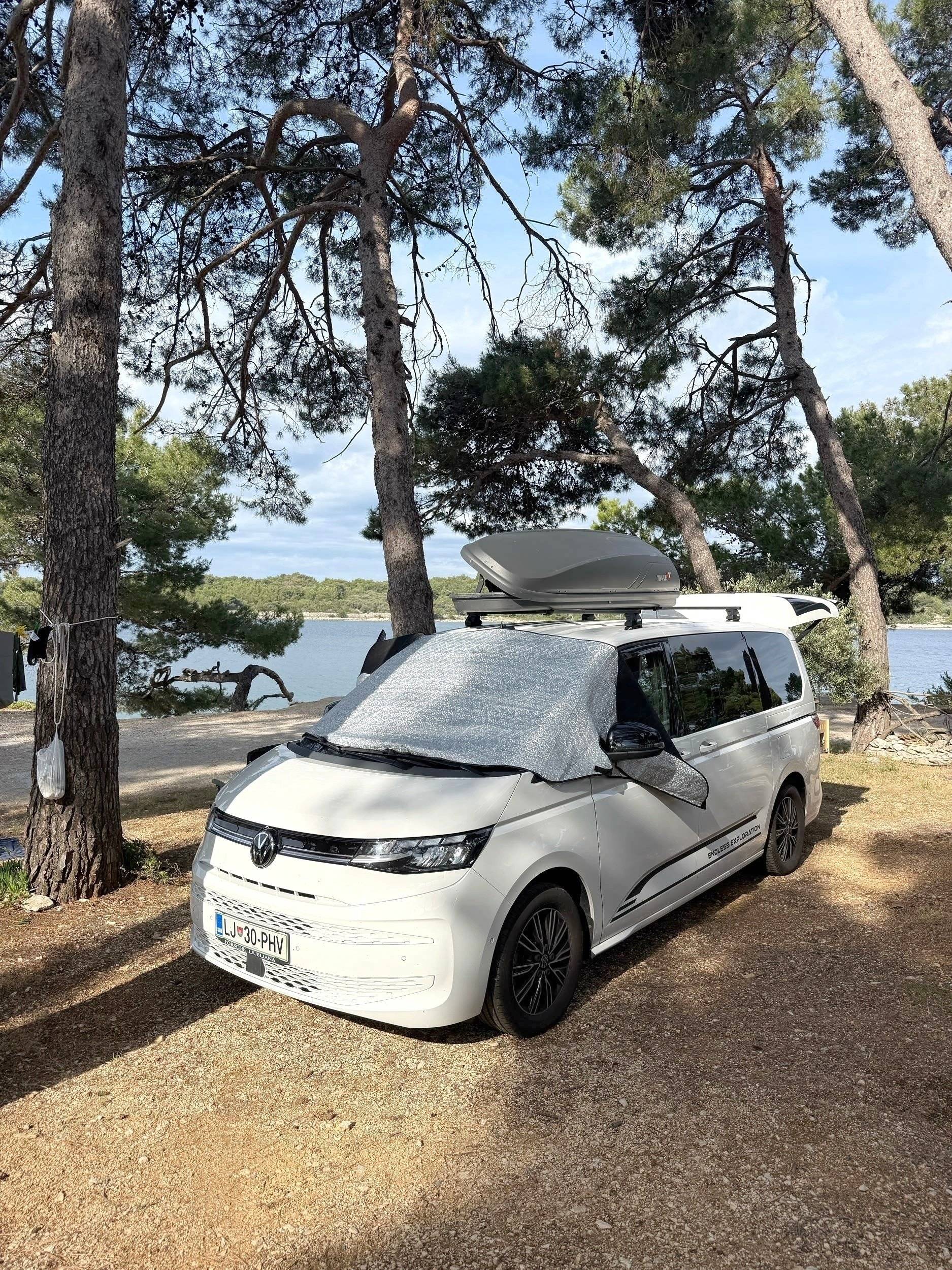 Front view from 3/4 Volkswagen California Camper - Yescapa