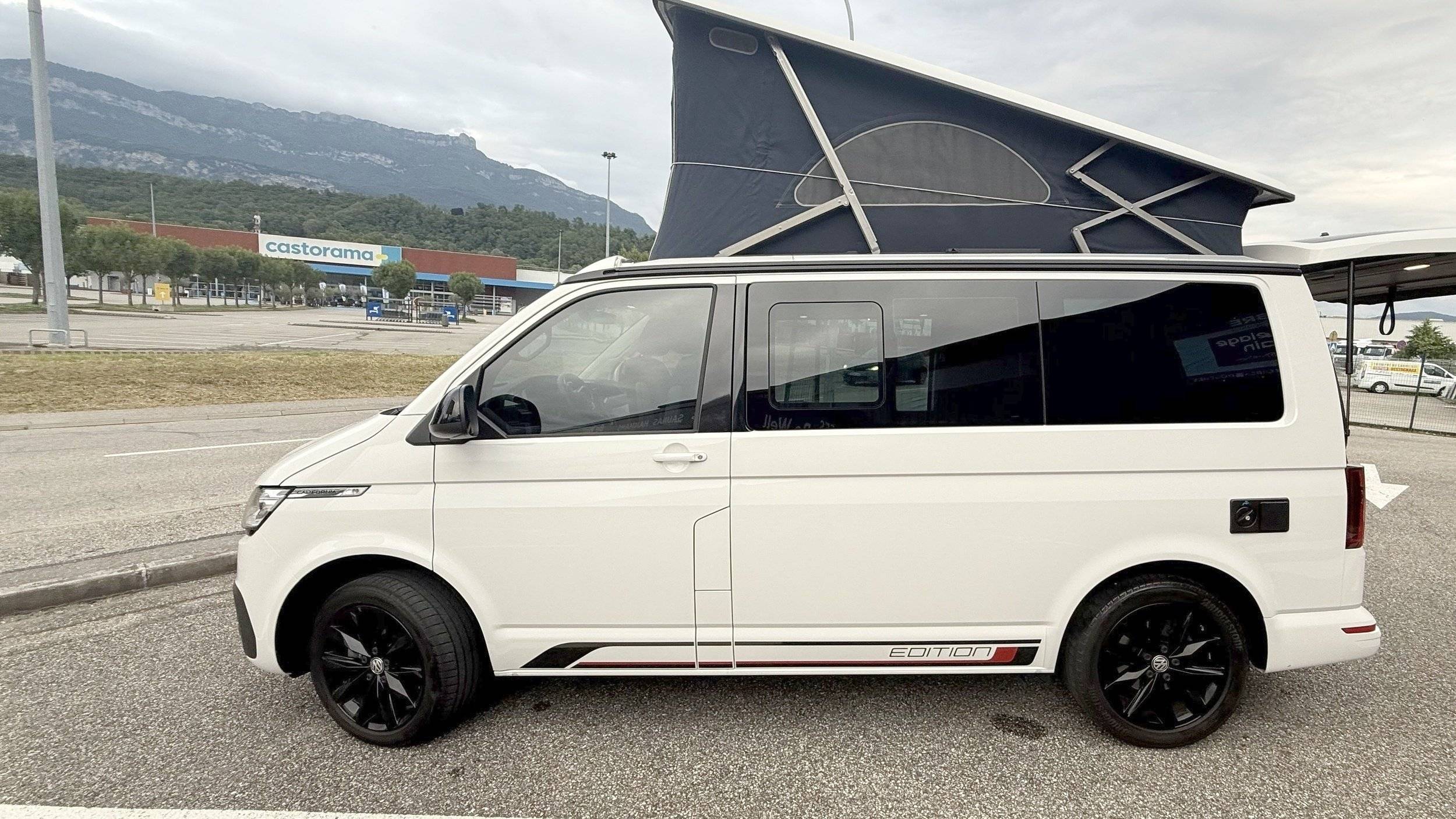 Vista de 3/4 Volkswagen T6 2 l TDI 150 ch - Yescapa