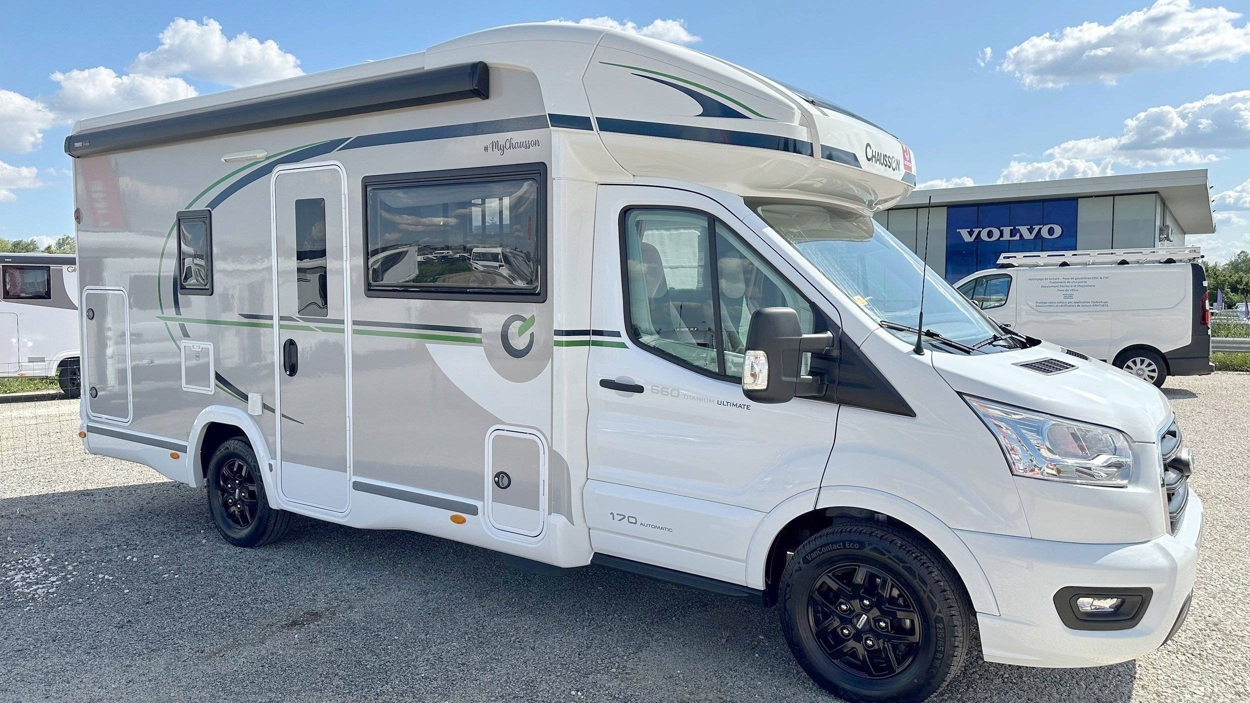 Front view from 3/4 Ford Ford - Yescapa