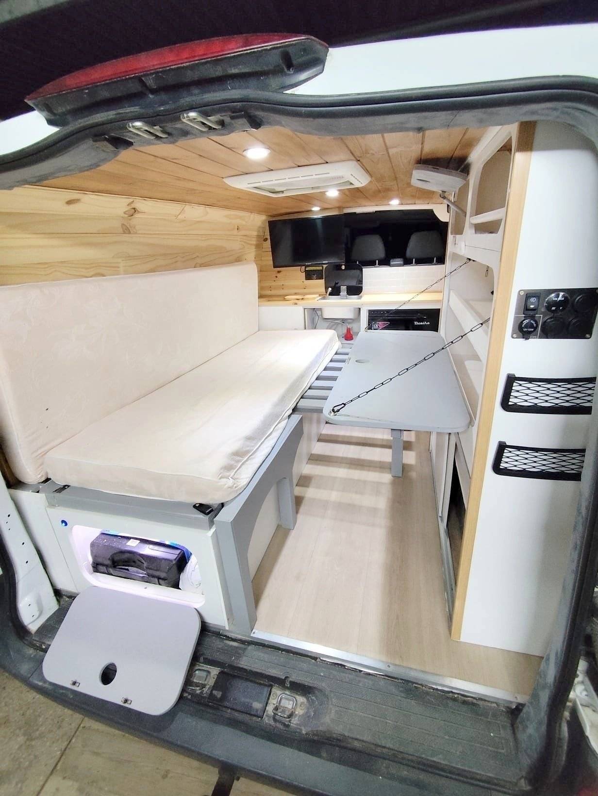 Comedor Mercedes Vito - Yescapa