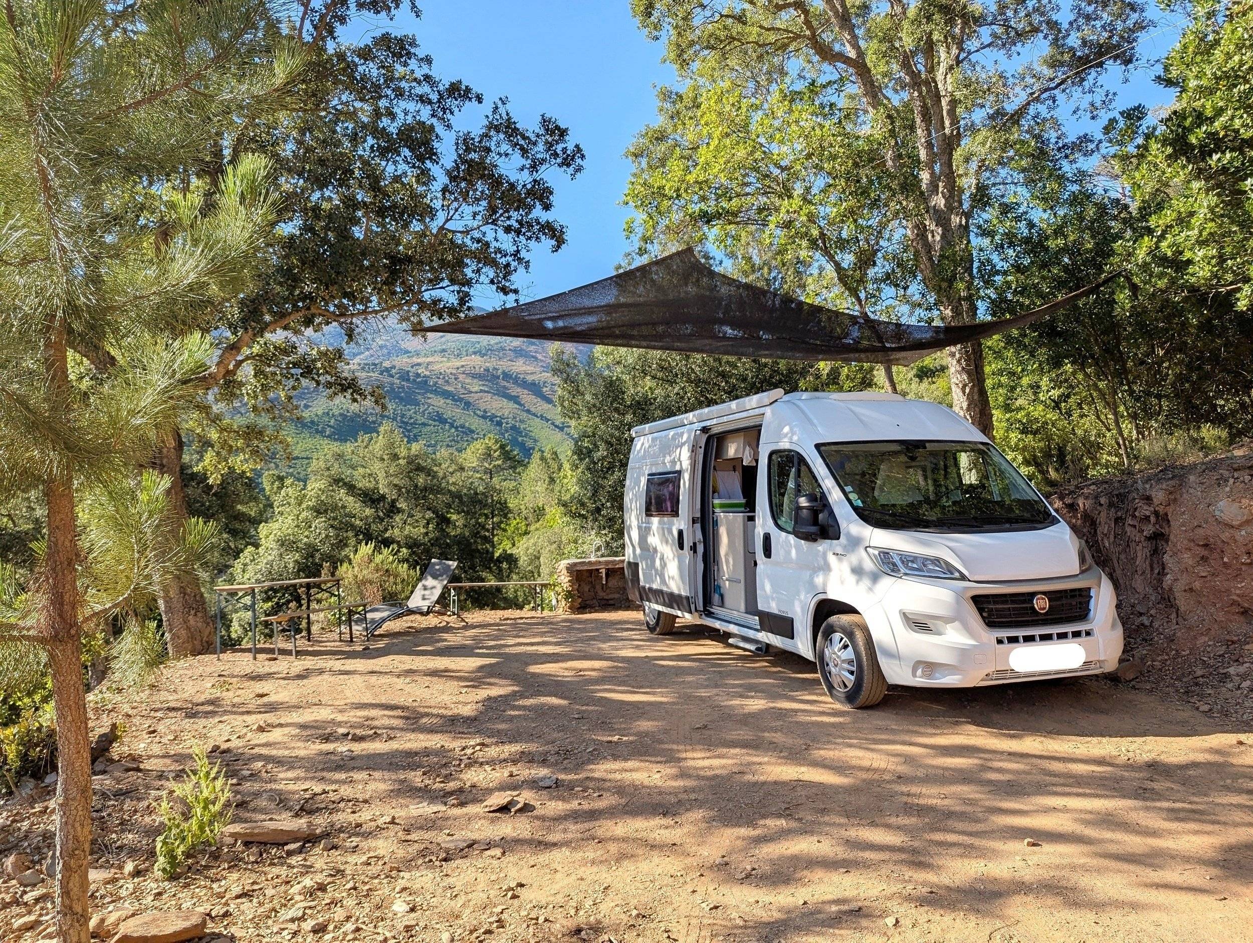 Dining Area Fiat Ducato 2,3 l Multijet 140 ch. - Yescapa