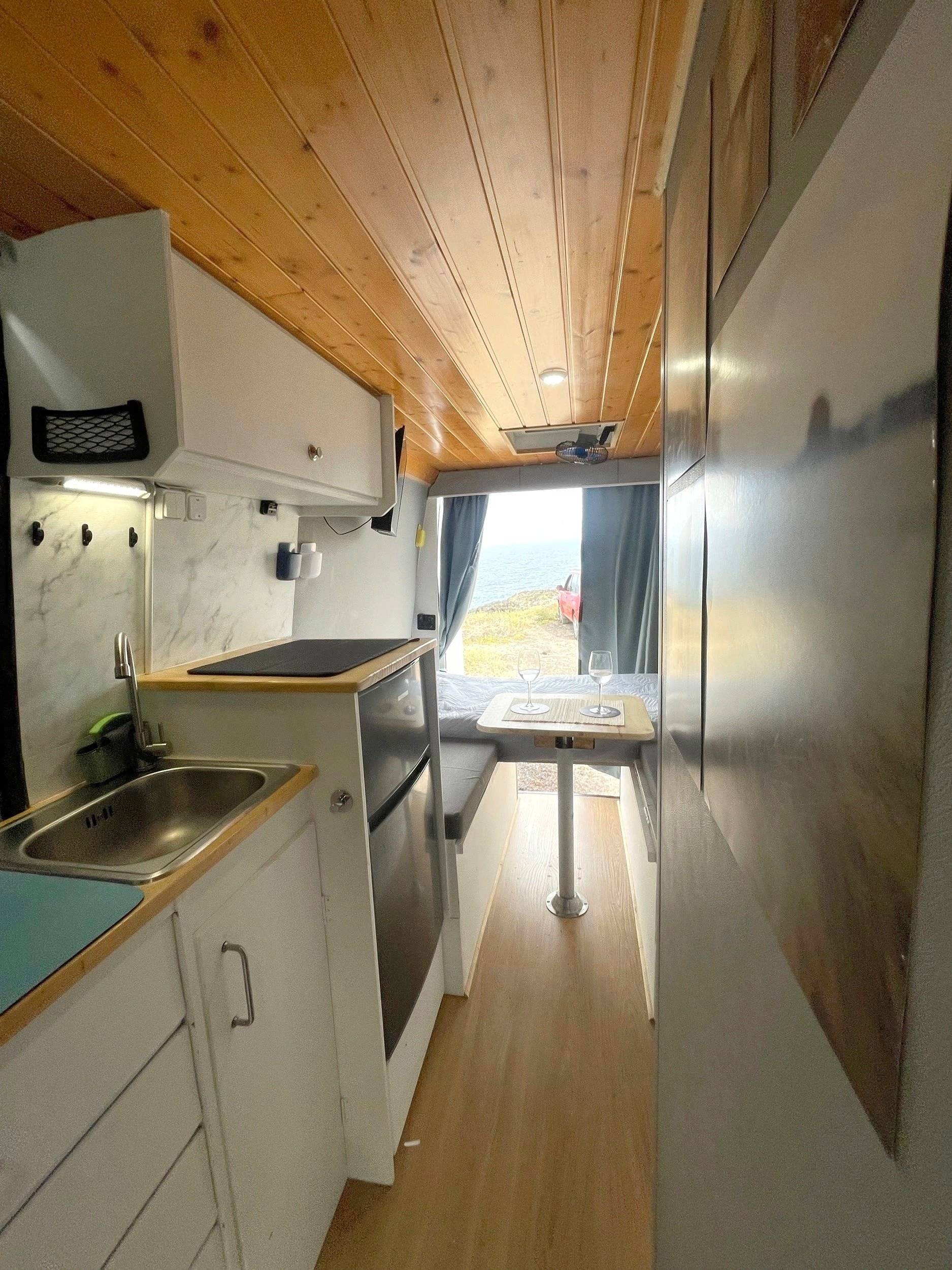 Kitchen Iveco daily 2.8 106 hp - Yescapa