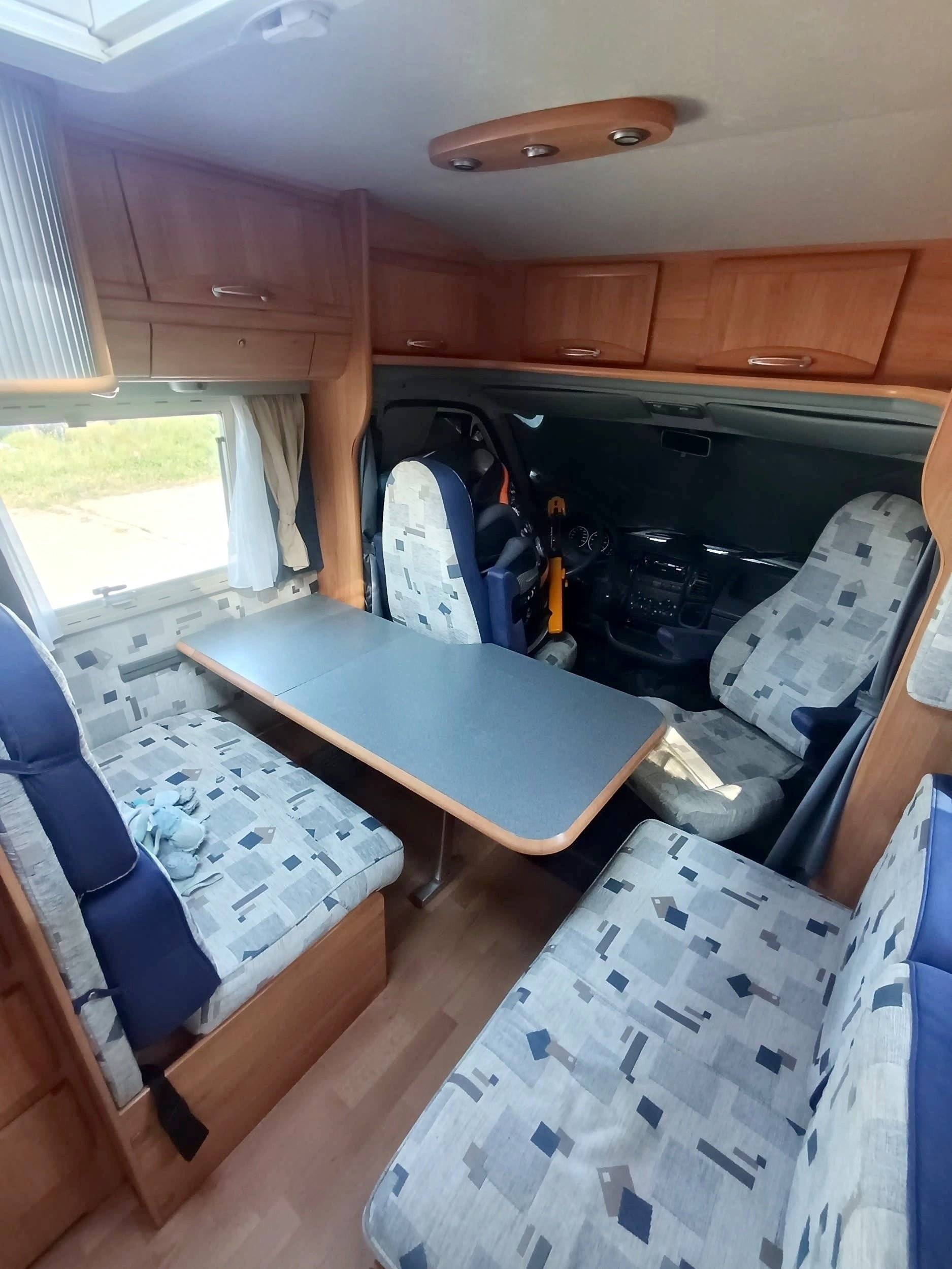 Área de jantar Fiat Ducato 2,8 l jtd/Al-Ko - Yescapa